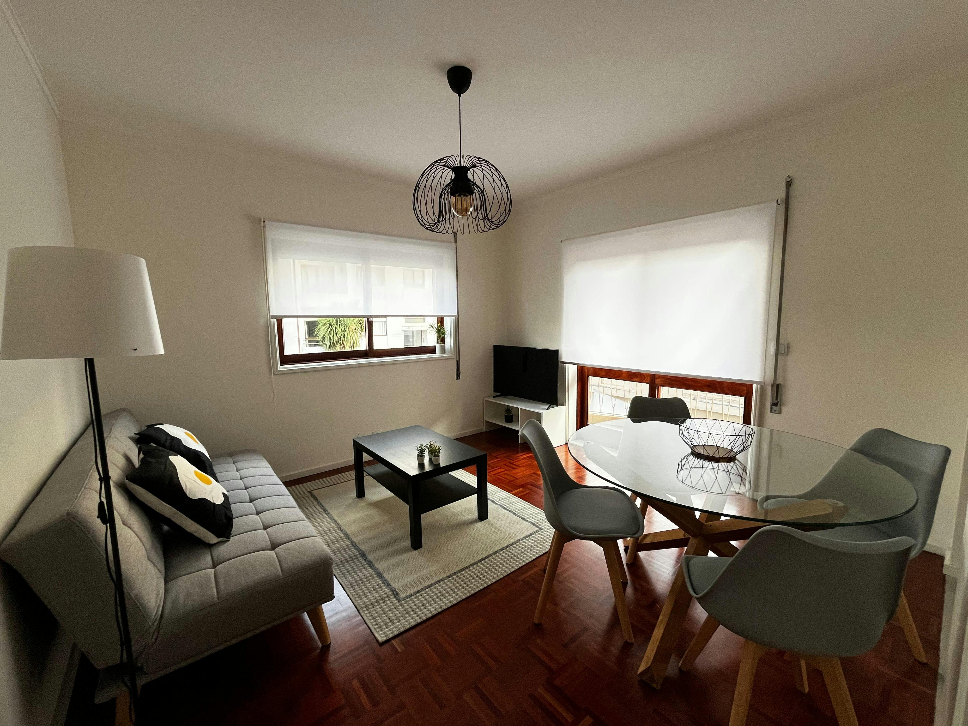 Apartment for rent for €1,850 per month in Custoias, Rua Fonte Velha