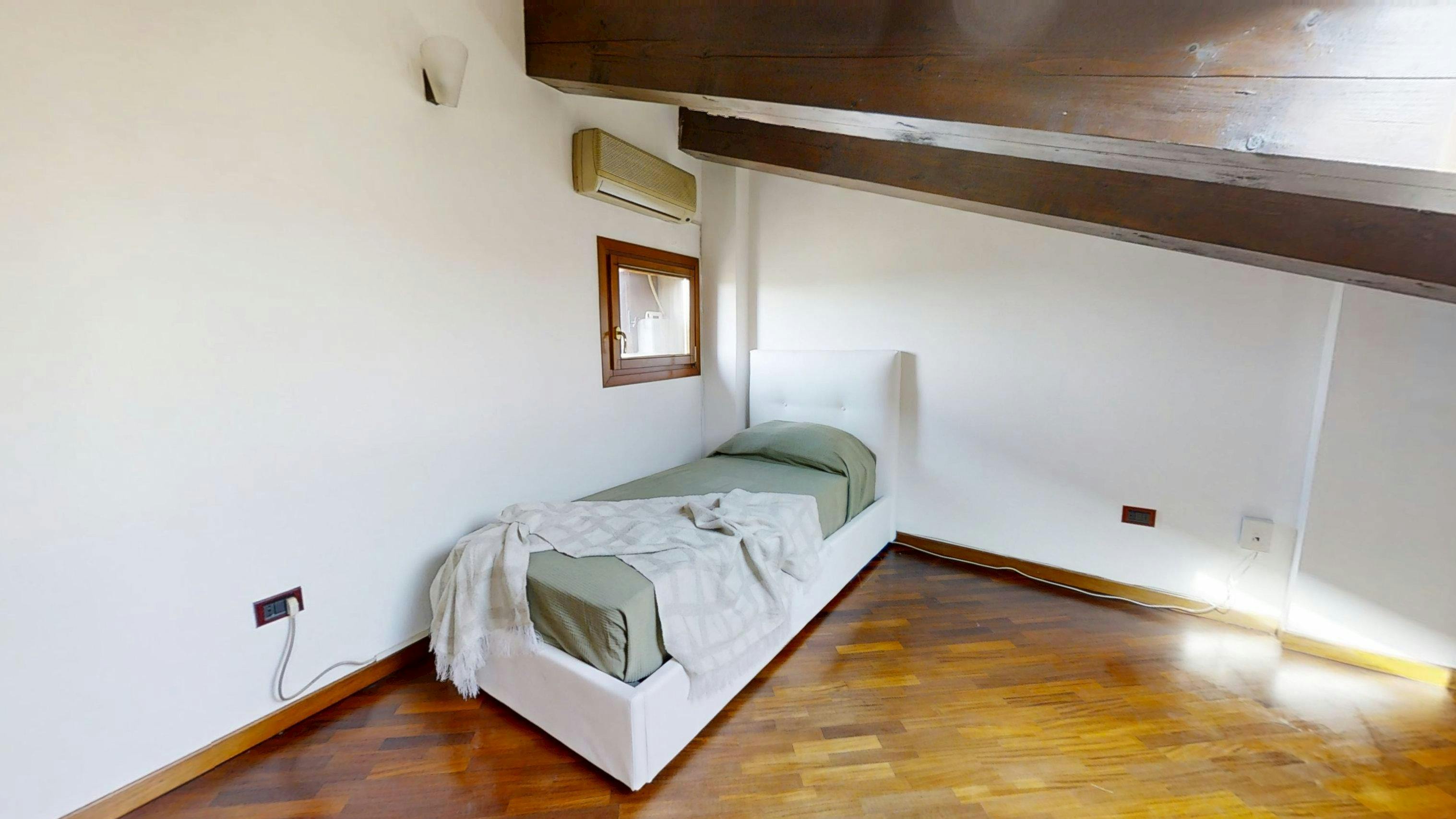 Private room for rent for €335 per month in Vicenza, Contrada Pedemuro San Biagio