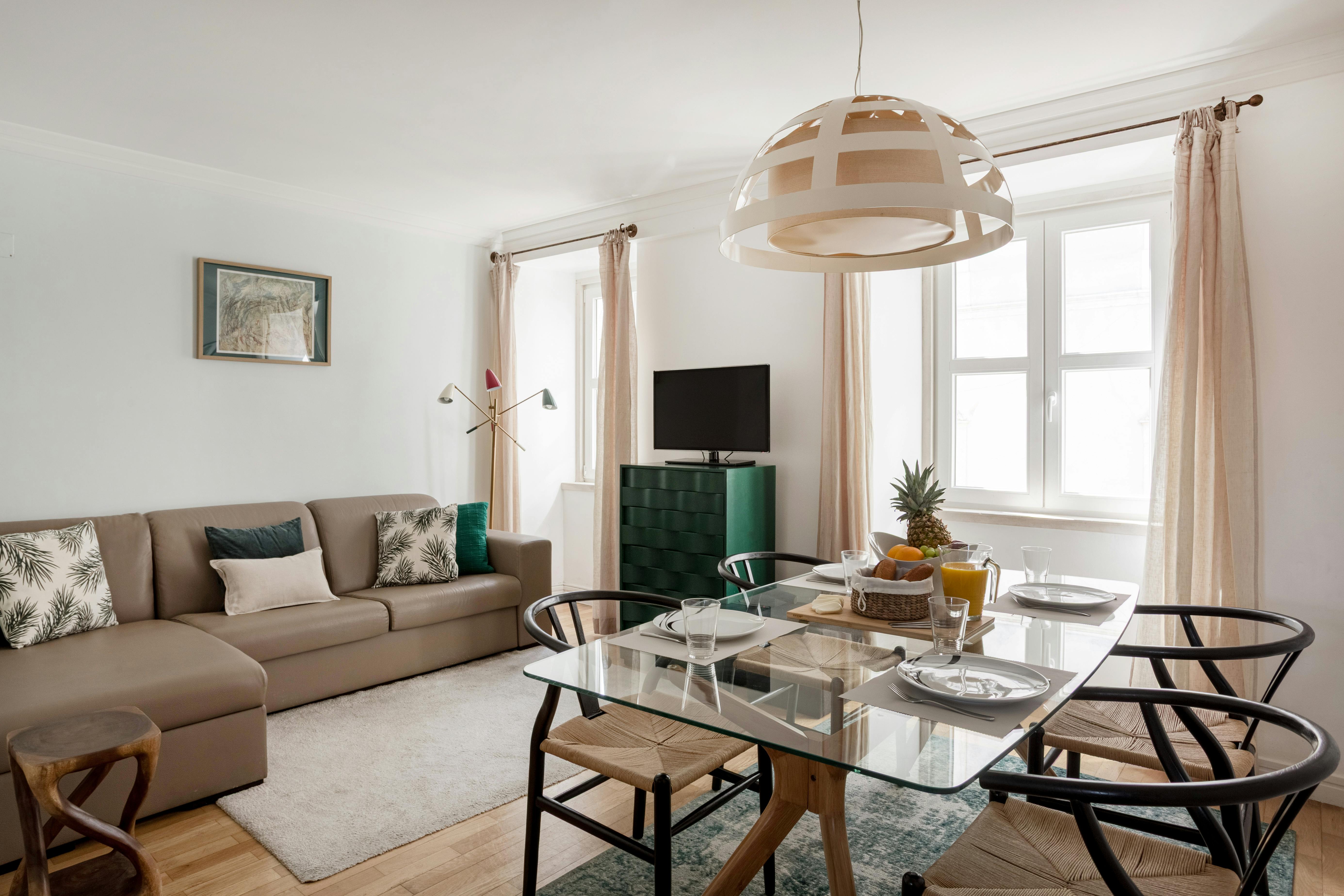 Apartment for rent for €4,210 per month in Lisbon, Rua da Barroca
