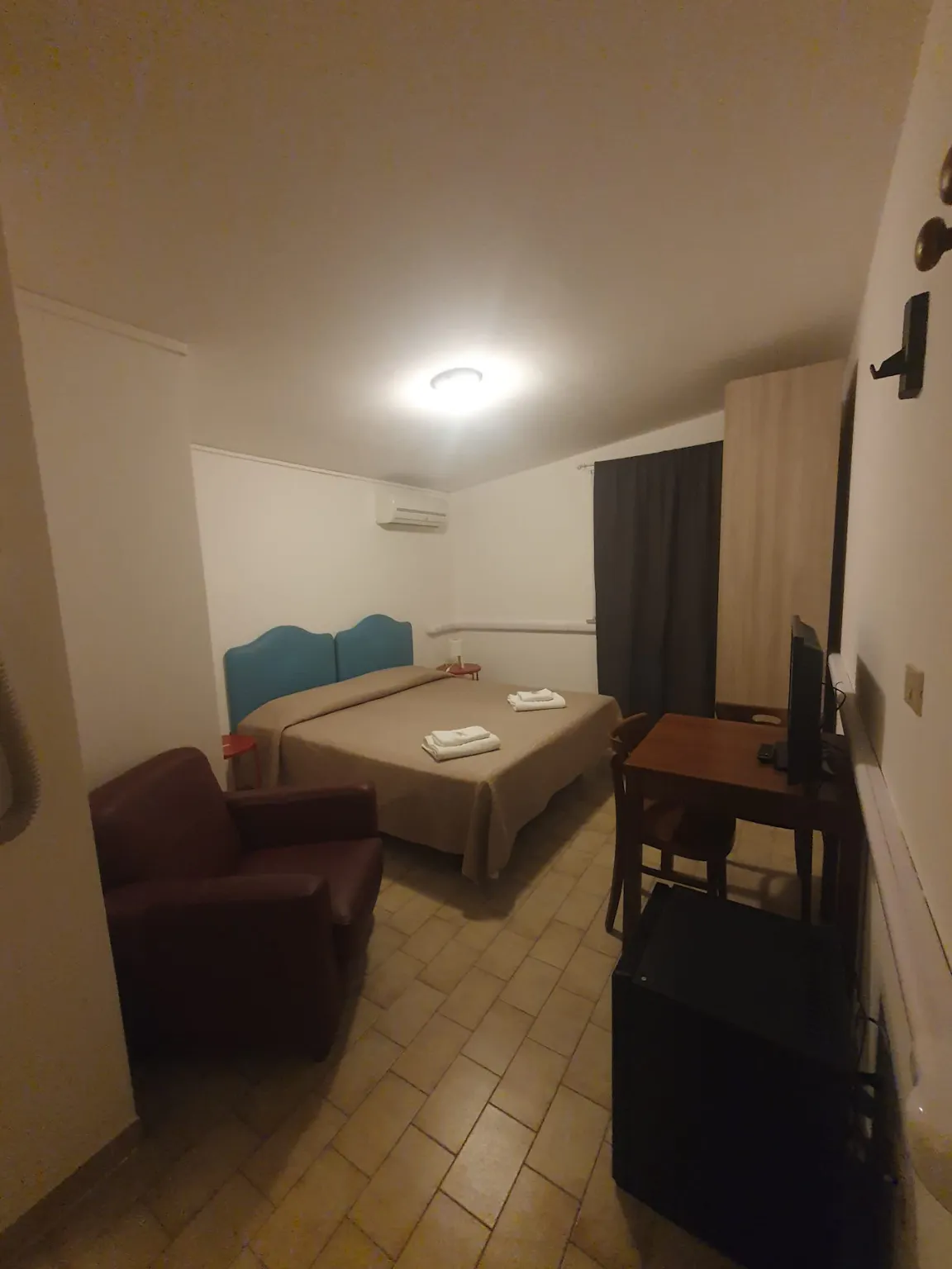 Private room in Viale Regina Elena, Rimini 3