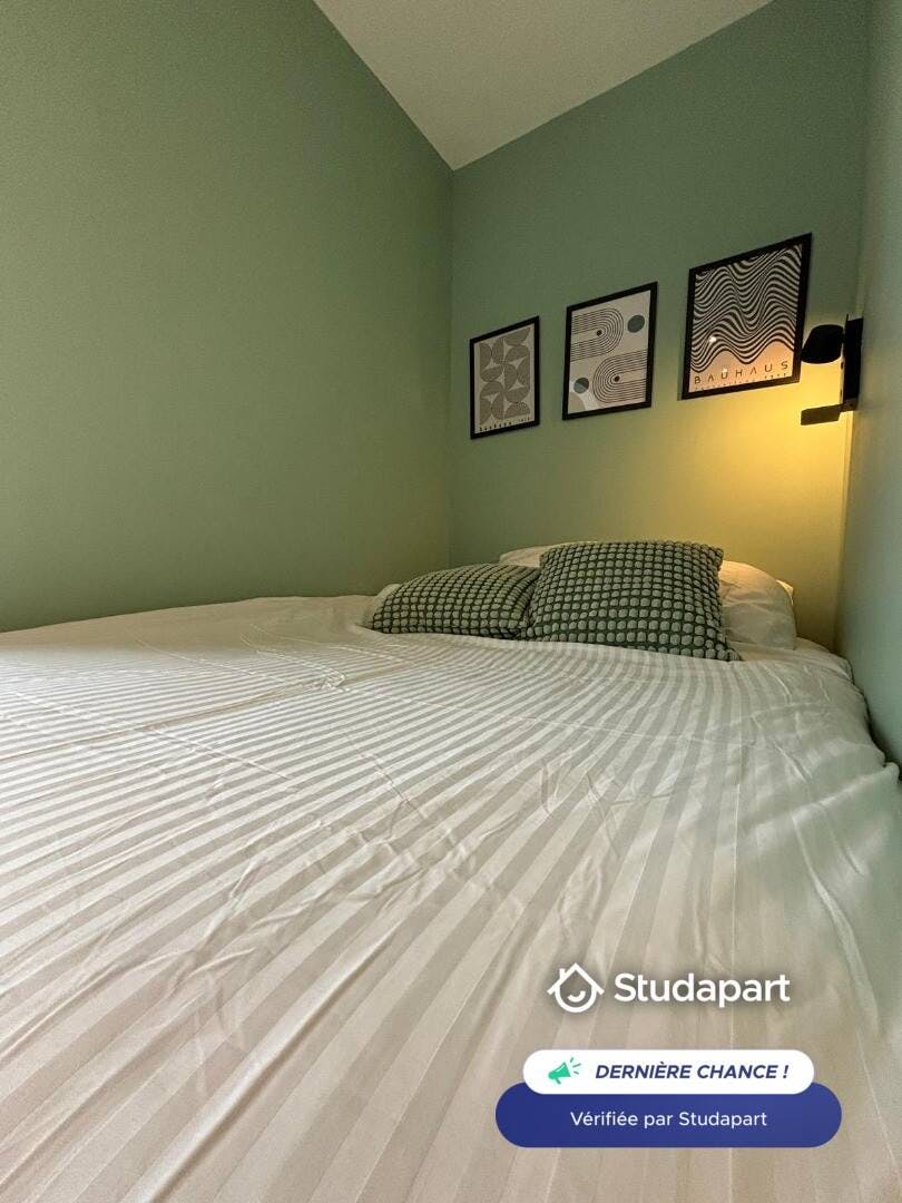 Apartment for rent for €950 per month in Charenton-le-Pont, Rue du Général Leclerc