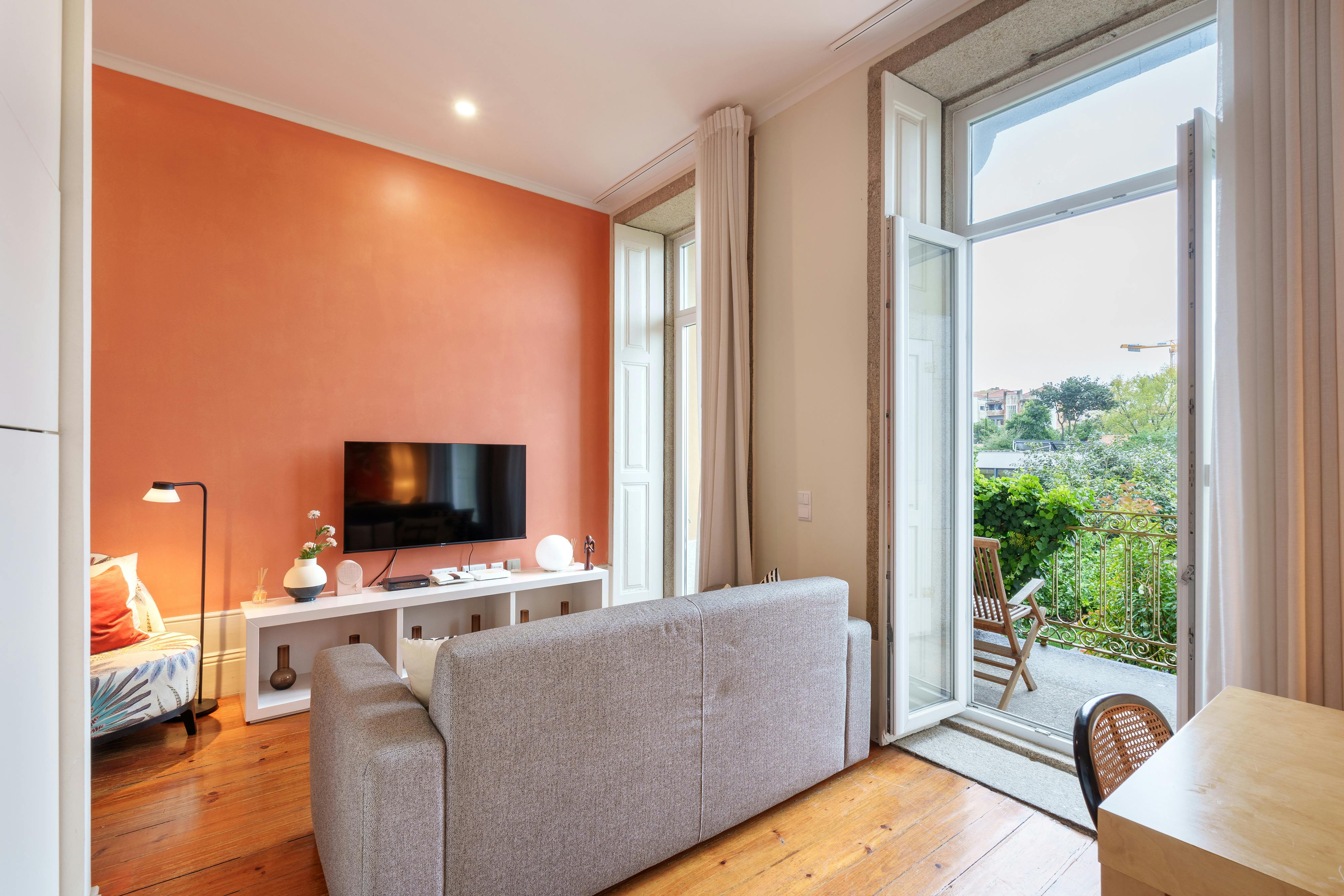 Apartment for rent for €100 per month in Porto, Rua do Breiner