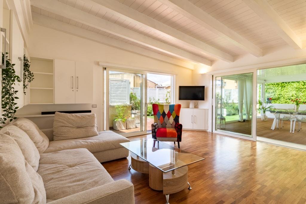 Квартира сдается в аренду за 2 500 € в месяц в Cagliari, Via Nuoro