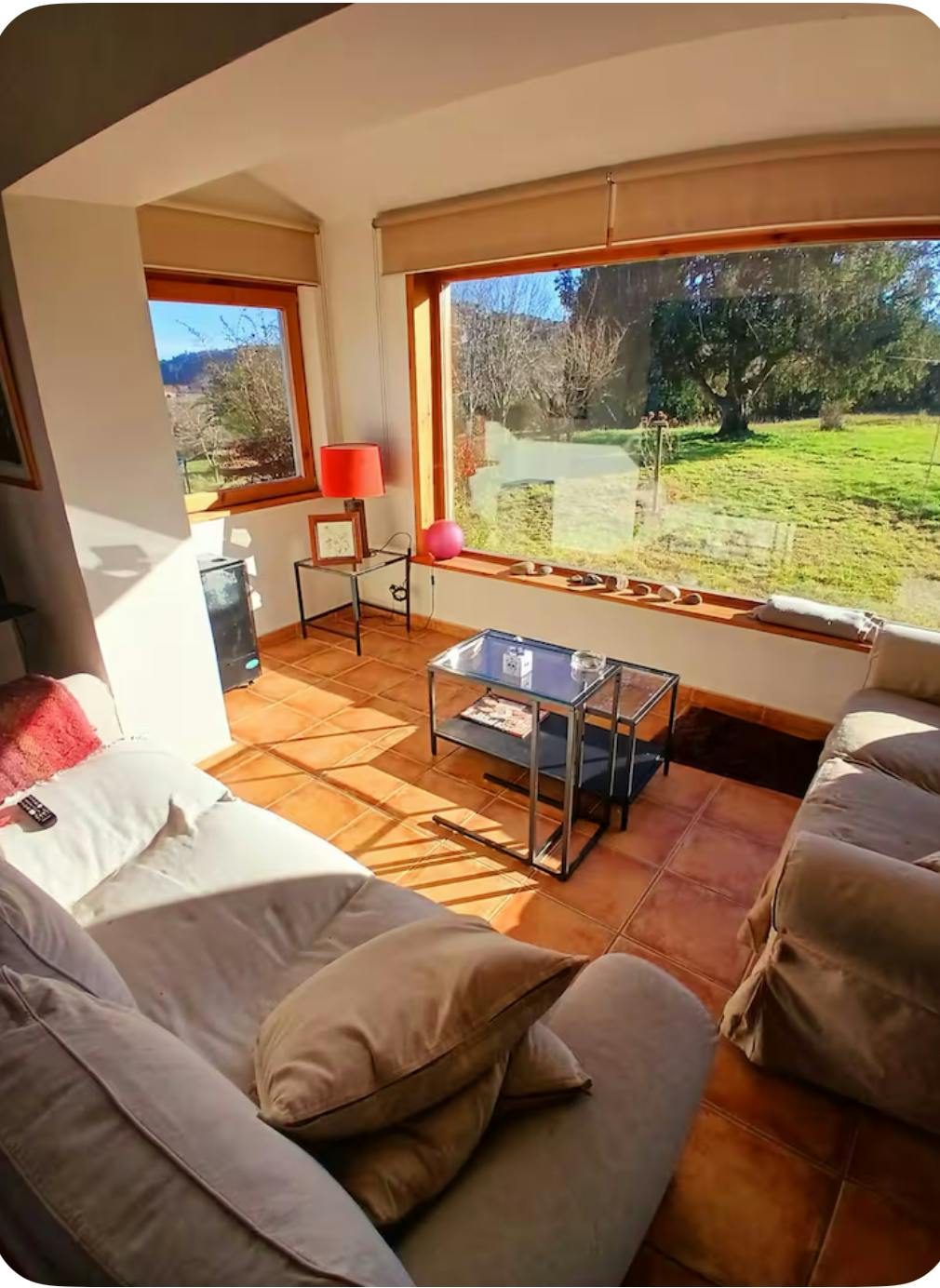 House for rent for €2,200 per month in Unquera, Calle Carretera General