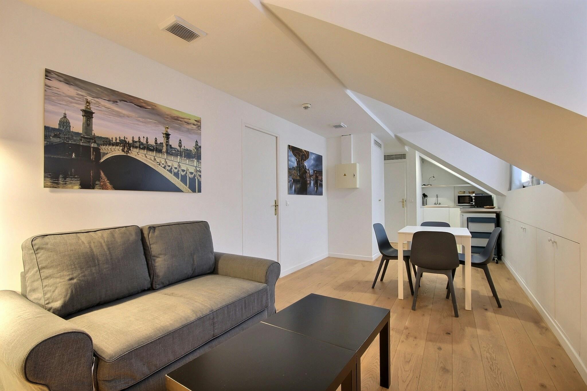 Rue des Mathurins, Paris preview