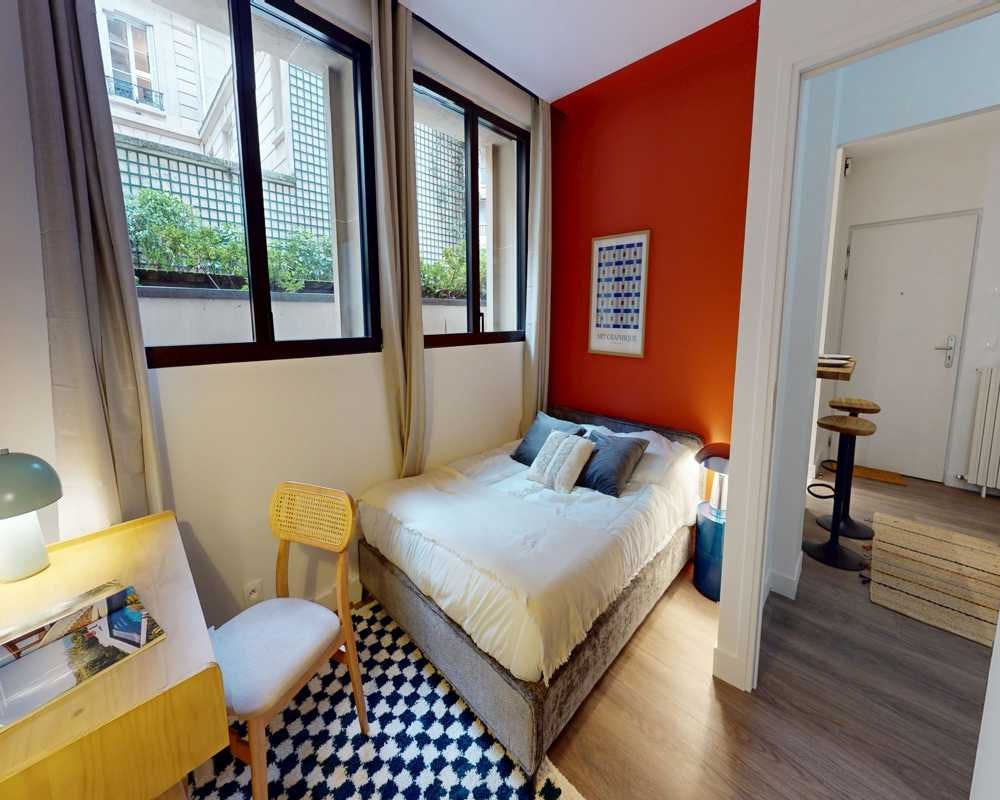 Avenue Montaigne, Paris preview