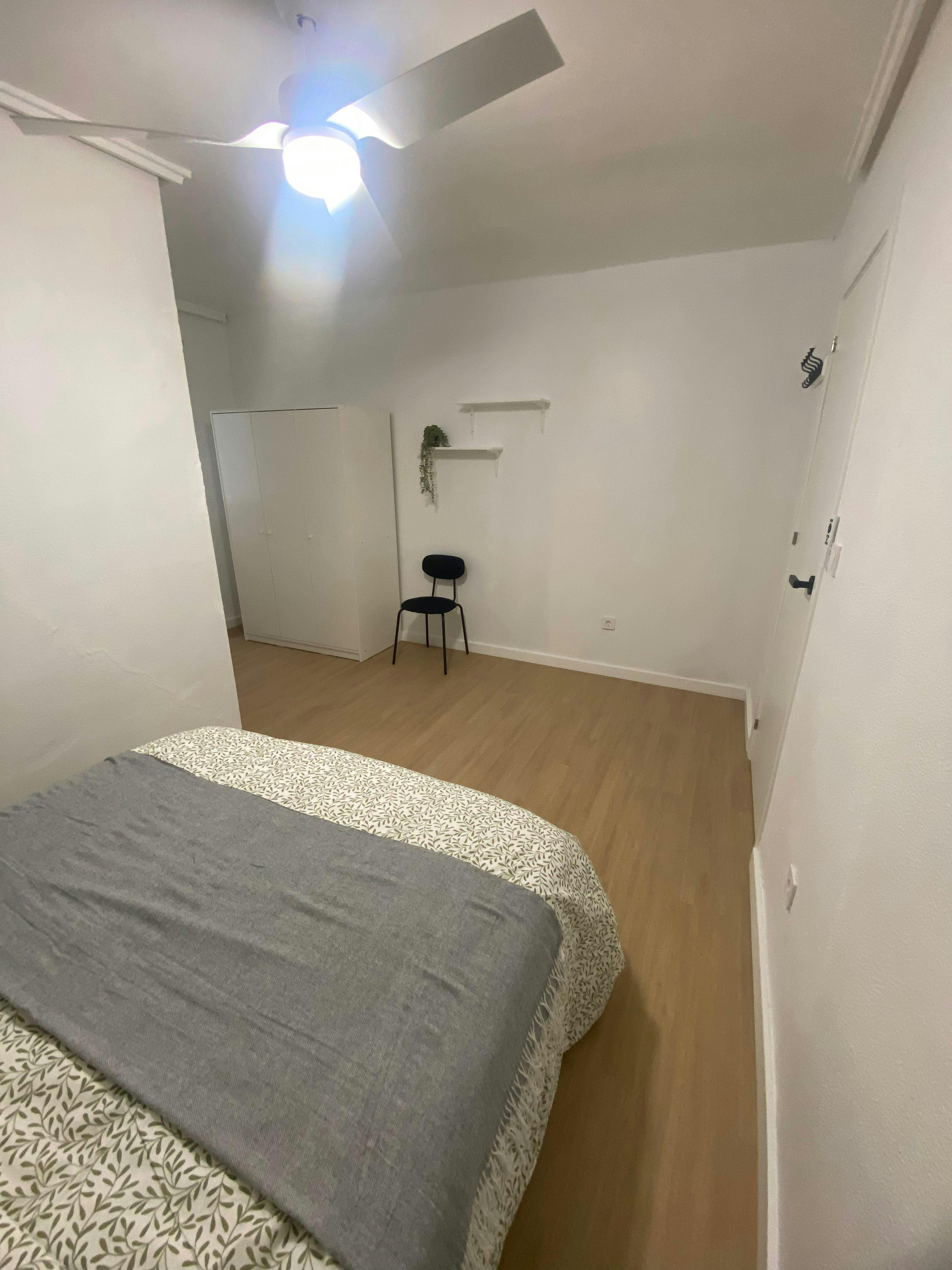 Double room Paterna, 1 bed, 10m² — photo 5