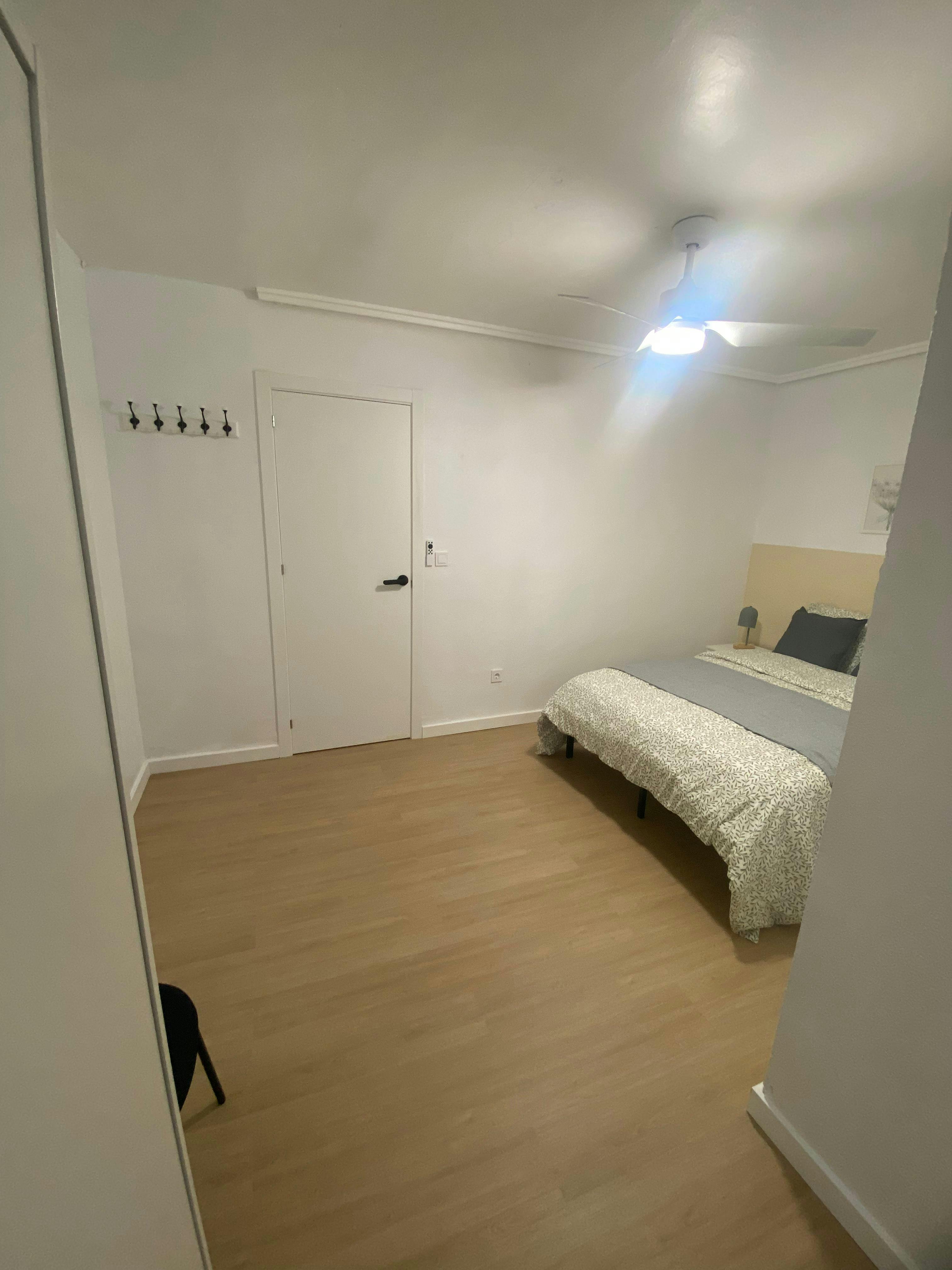 Double room Paterna, 1 bed, 10m² — photo 7