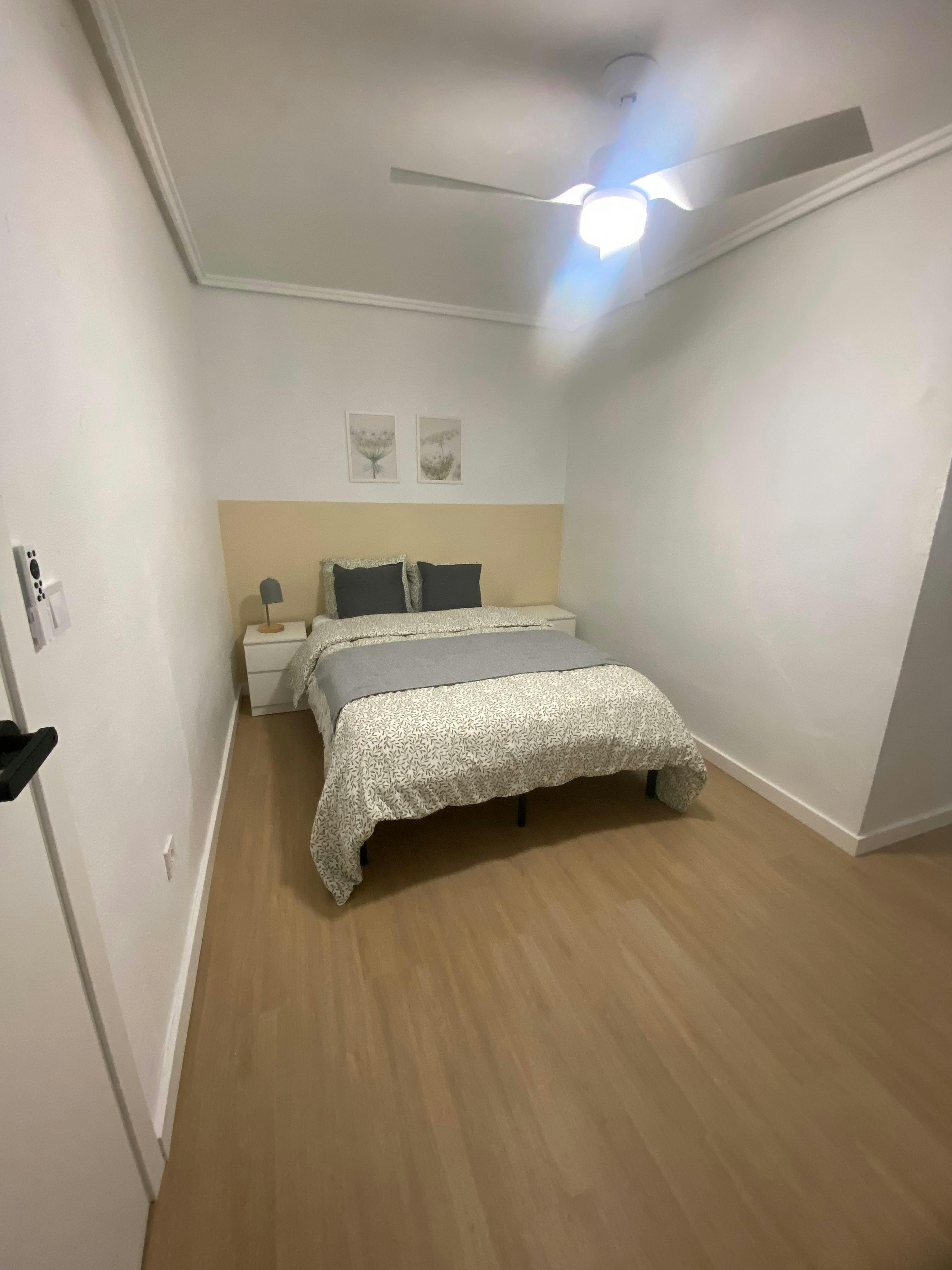 Double room Paterna, 1 bed, 10m² — photo 3