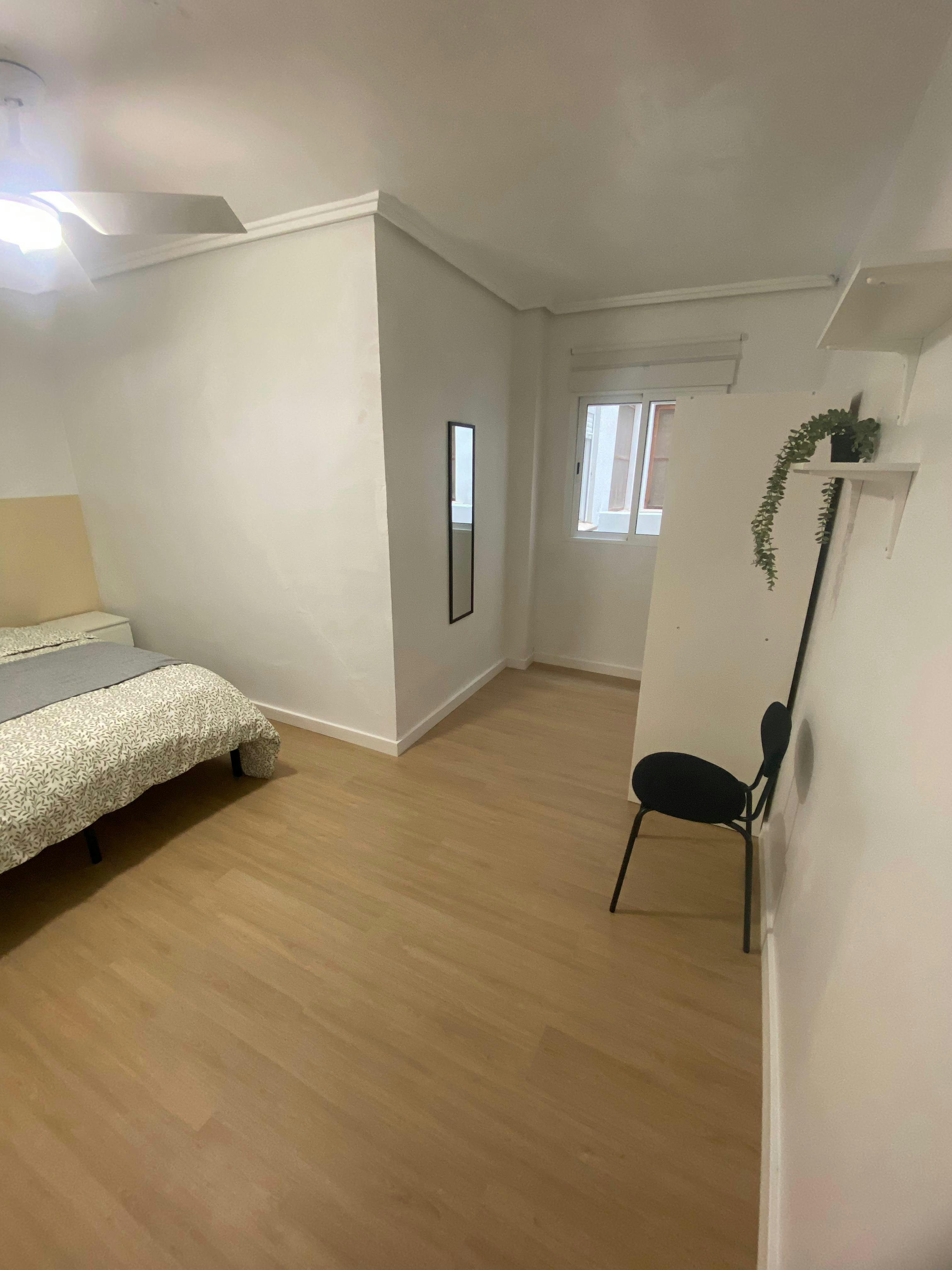 Double room Paterna, 1 bed, 10m² — photo 8