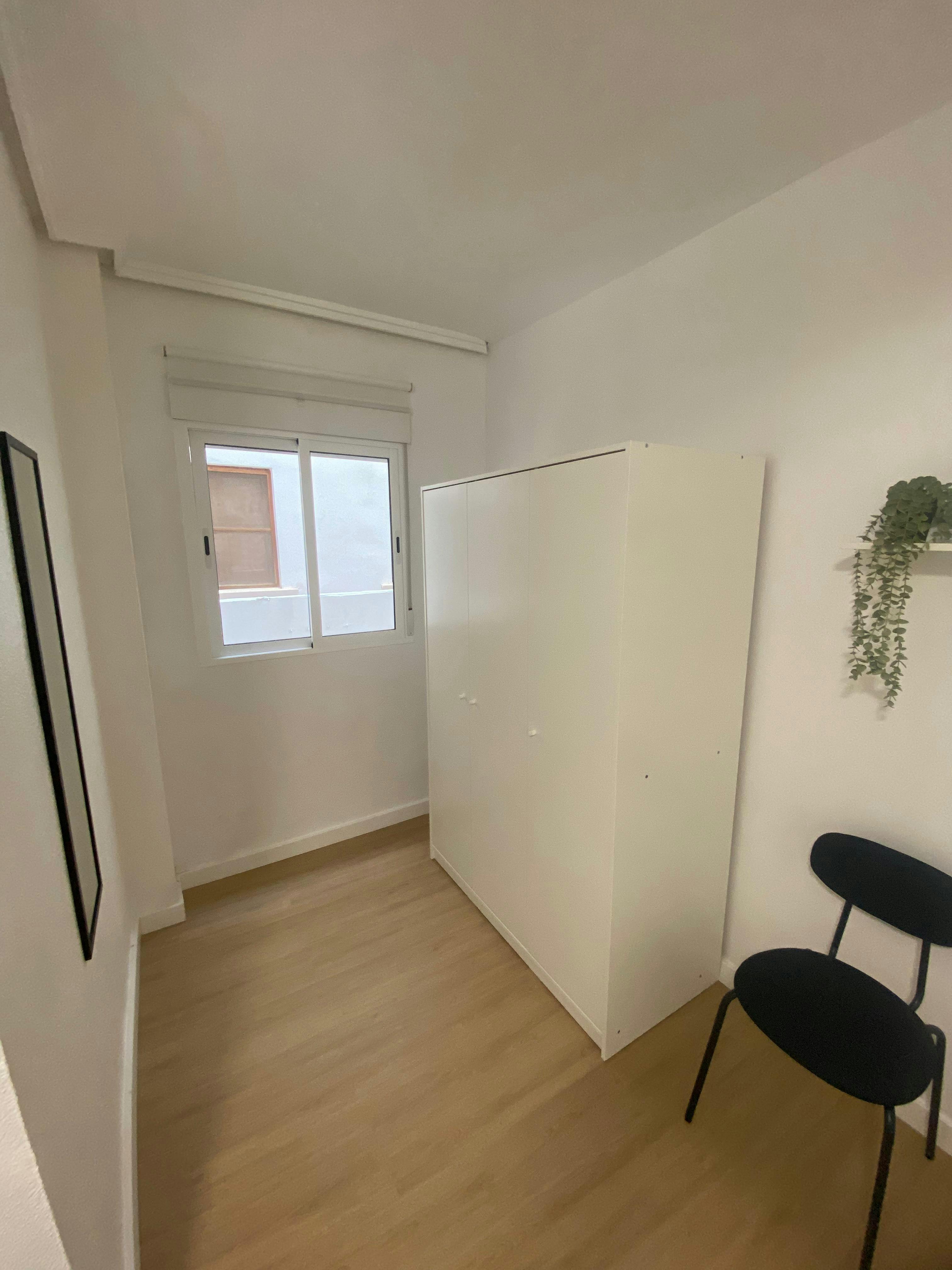 Double room Paterna, 1 bed, 10m² — photo 4