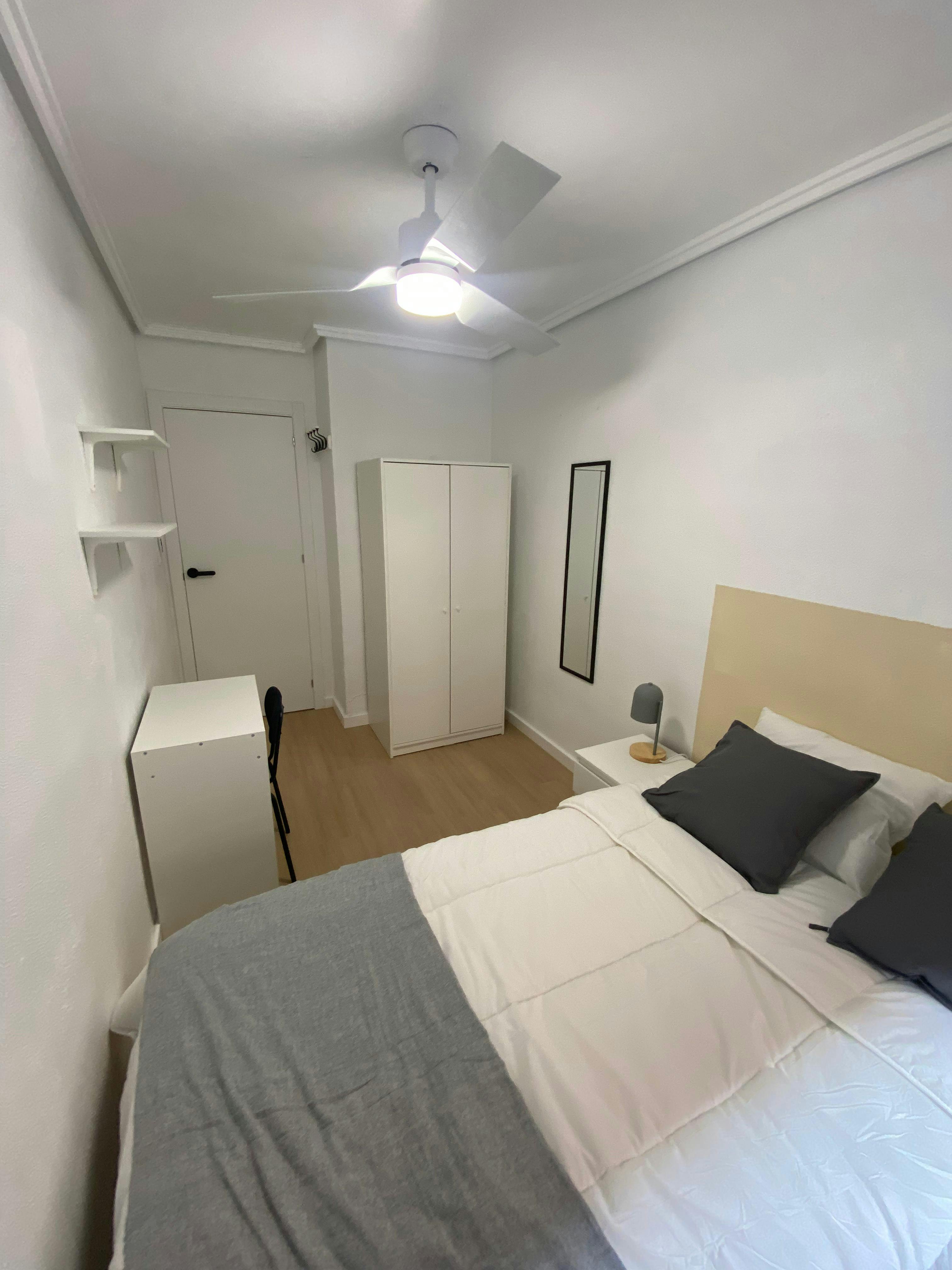 Double room Paterna, 1 bed, 10m² — photo 5