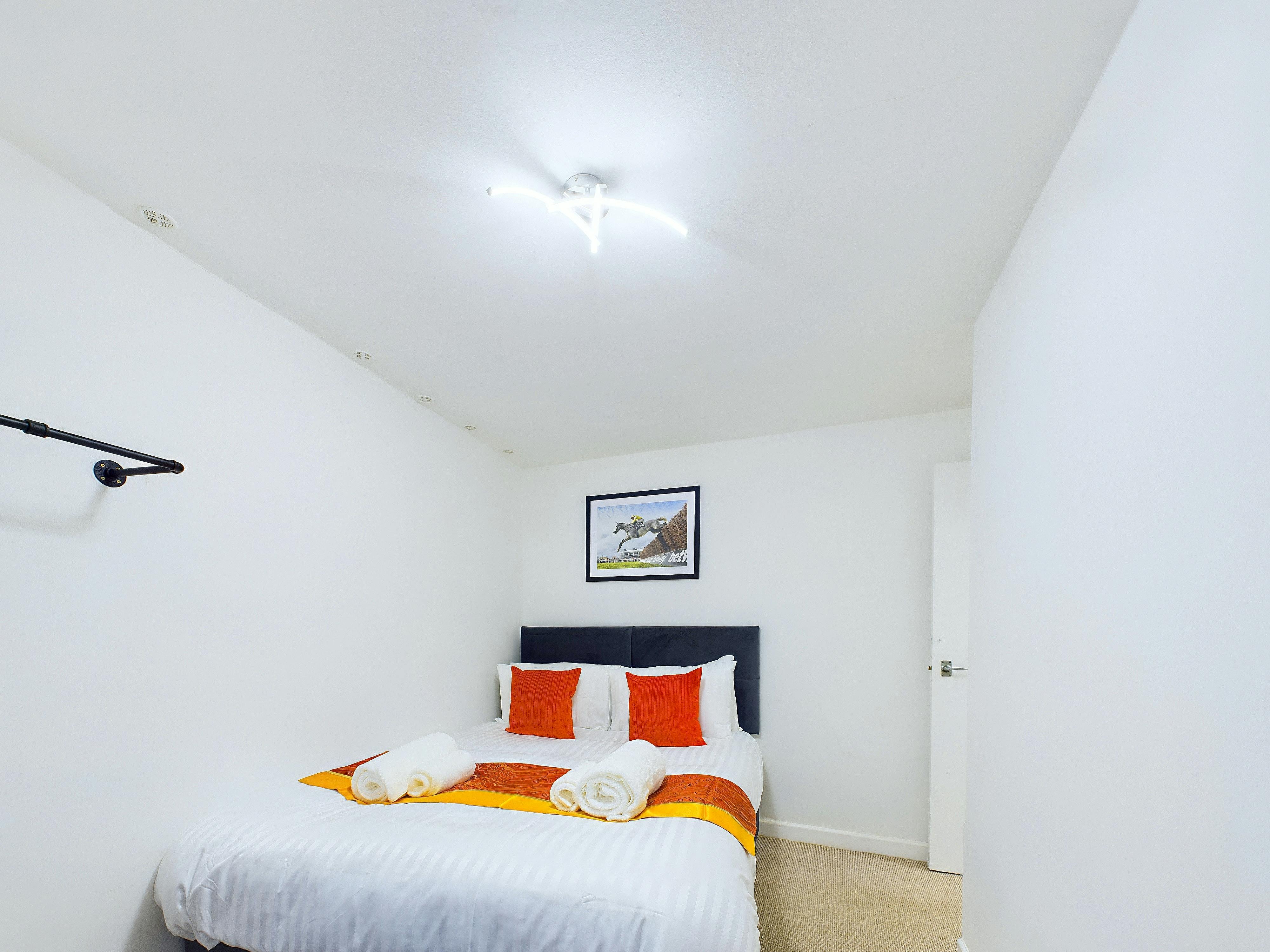 Apartment Cheltenham, 3 beds — photo 10