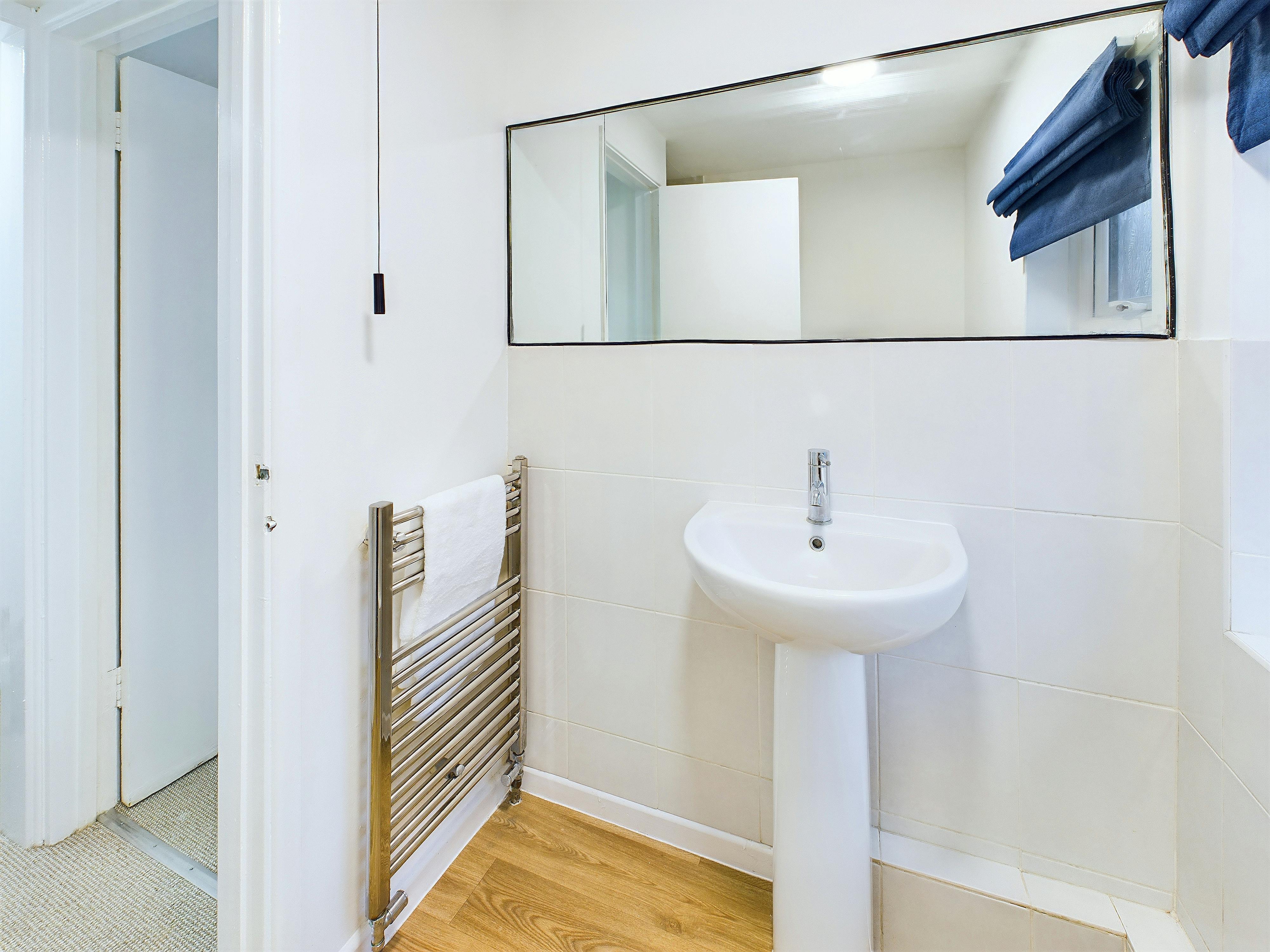 Apartment Cheltenham, 3 beds — photo 3
