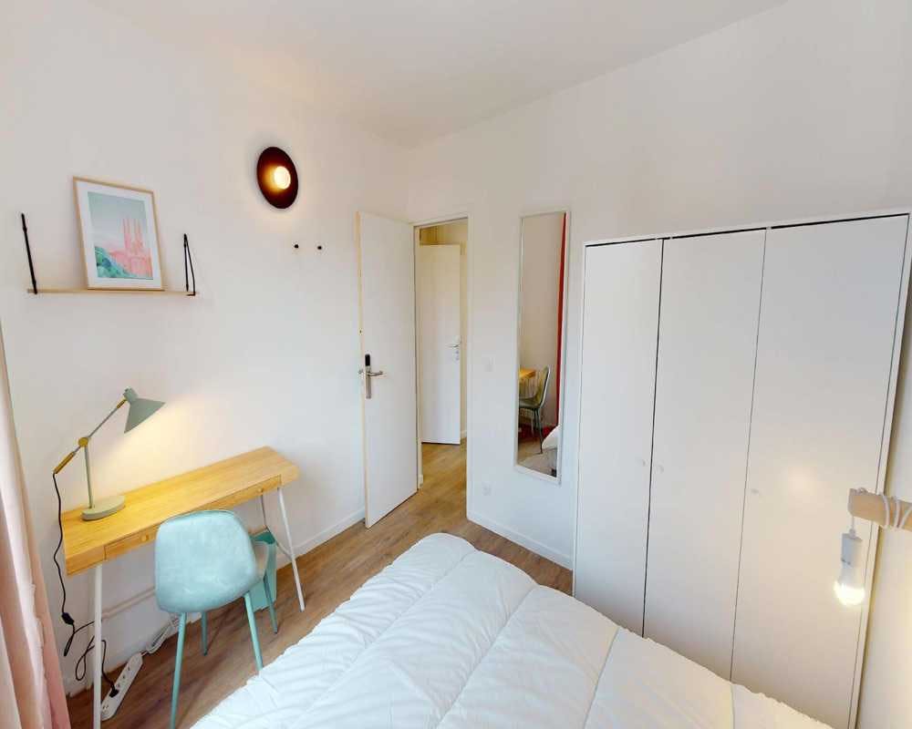Private room for rent for €870 per month in Issy-les-Moulineaux, Rue Pierre Poli