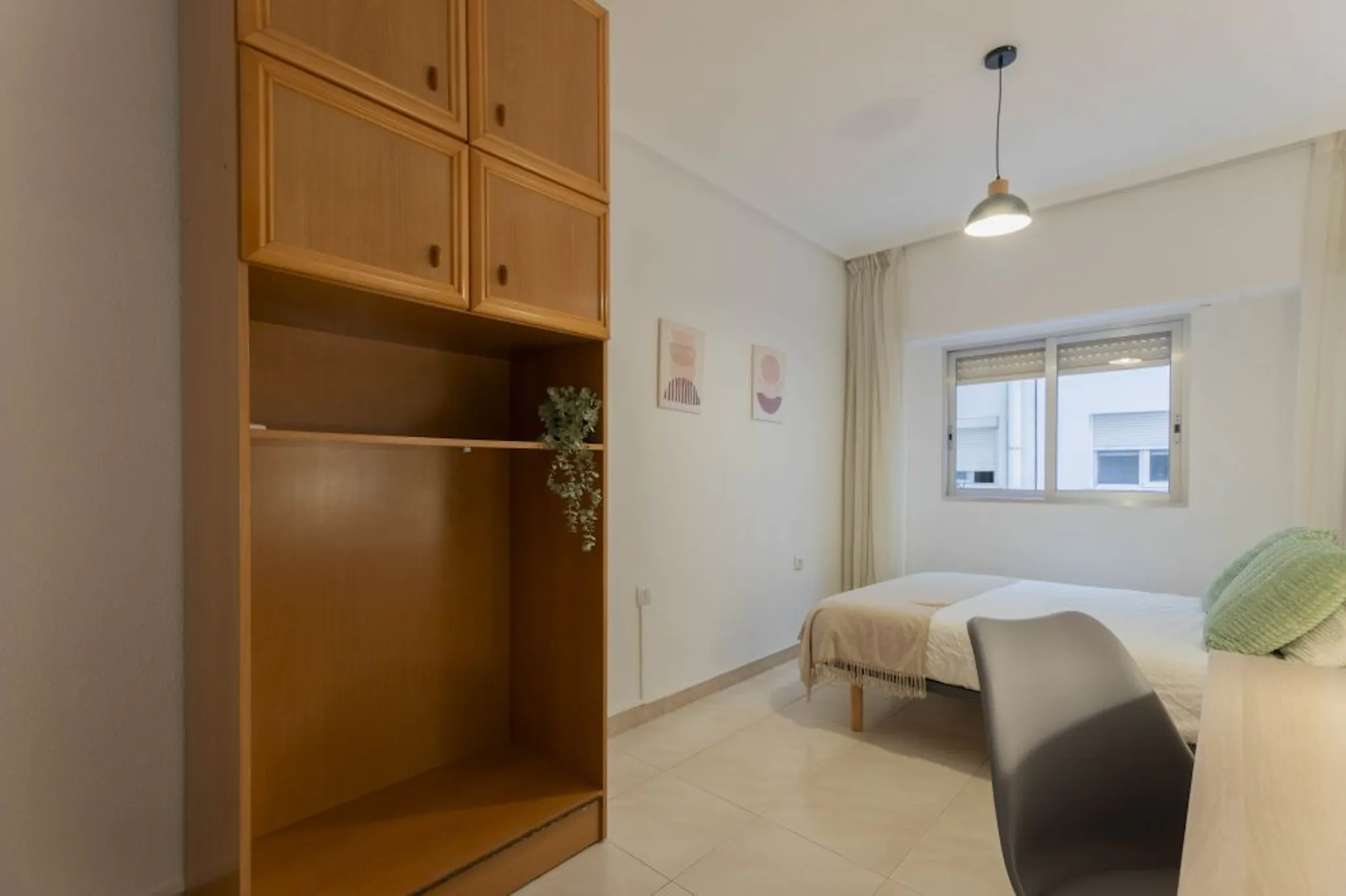 Carrer de la Mare de Déu de la Cabeza, Valencia preview