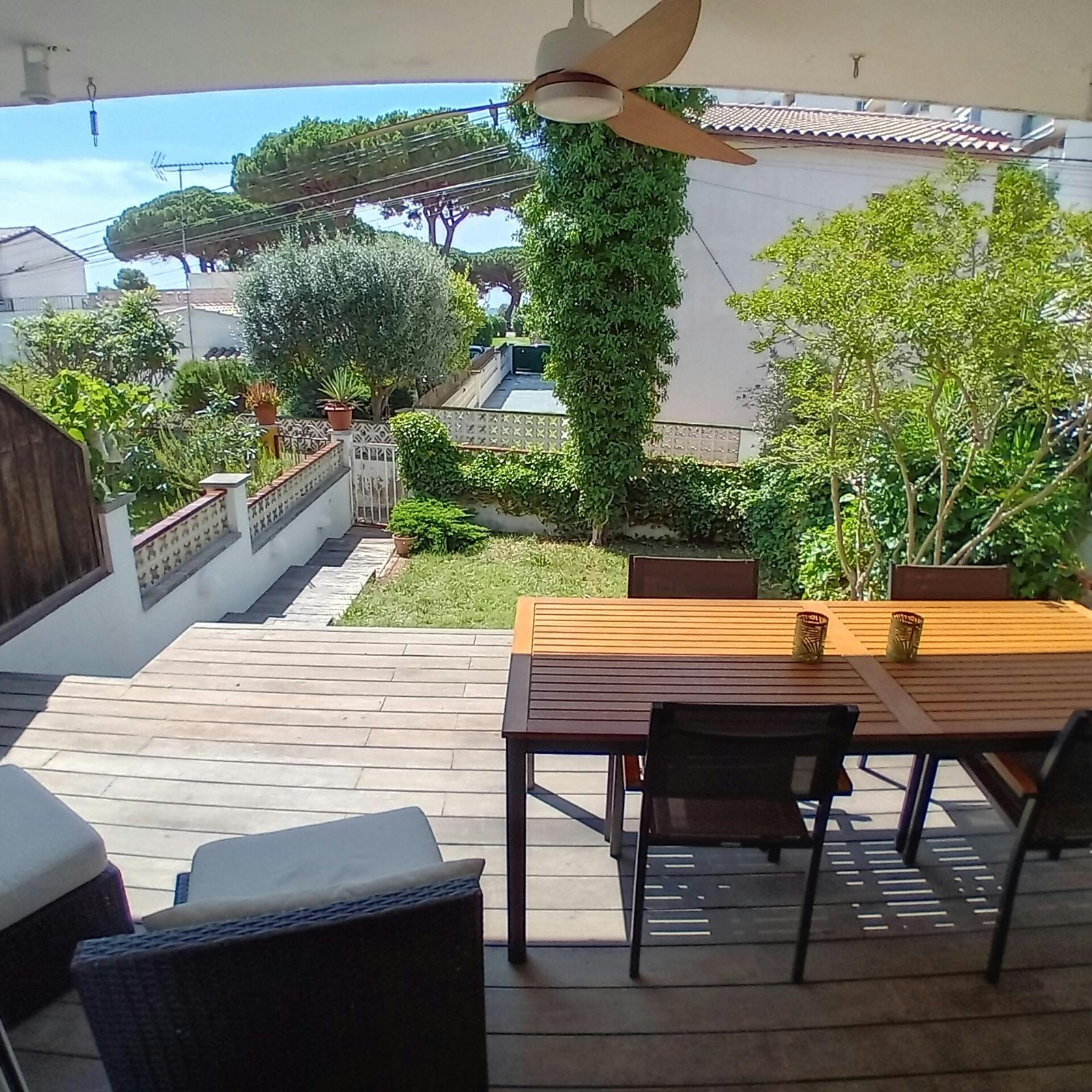 Apartment for rent for €2,400 per month in Palamós, Carrer Esports