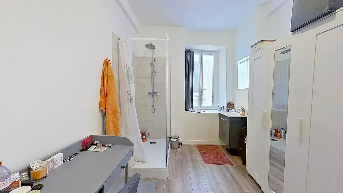 Private room in Rue Saunière, Valence