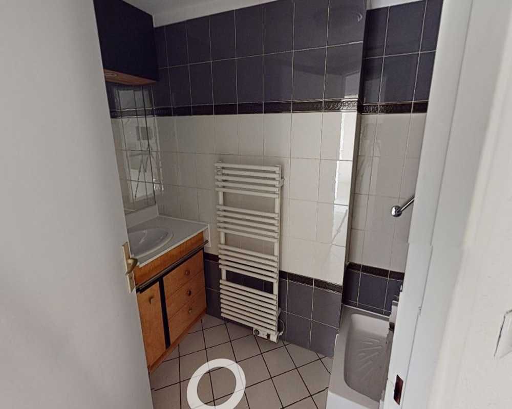 Private room in Rue Bouteille, Lyon (1666336) room image 6
