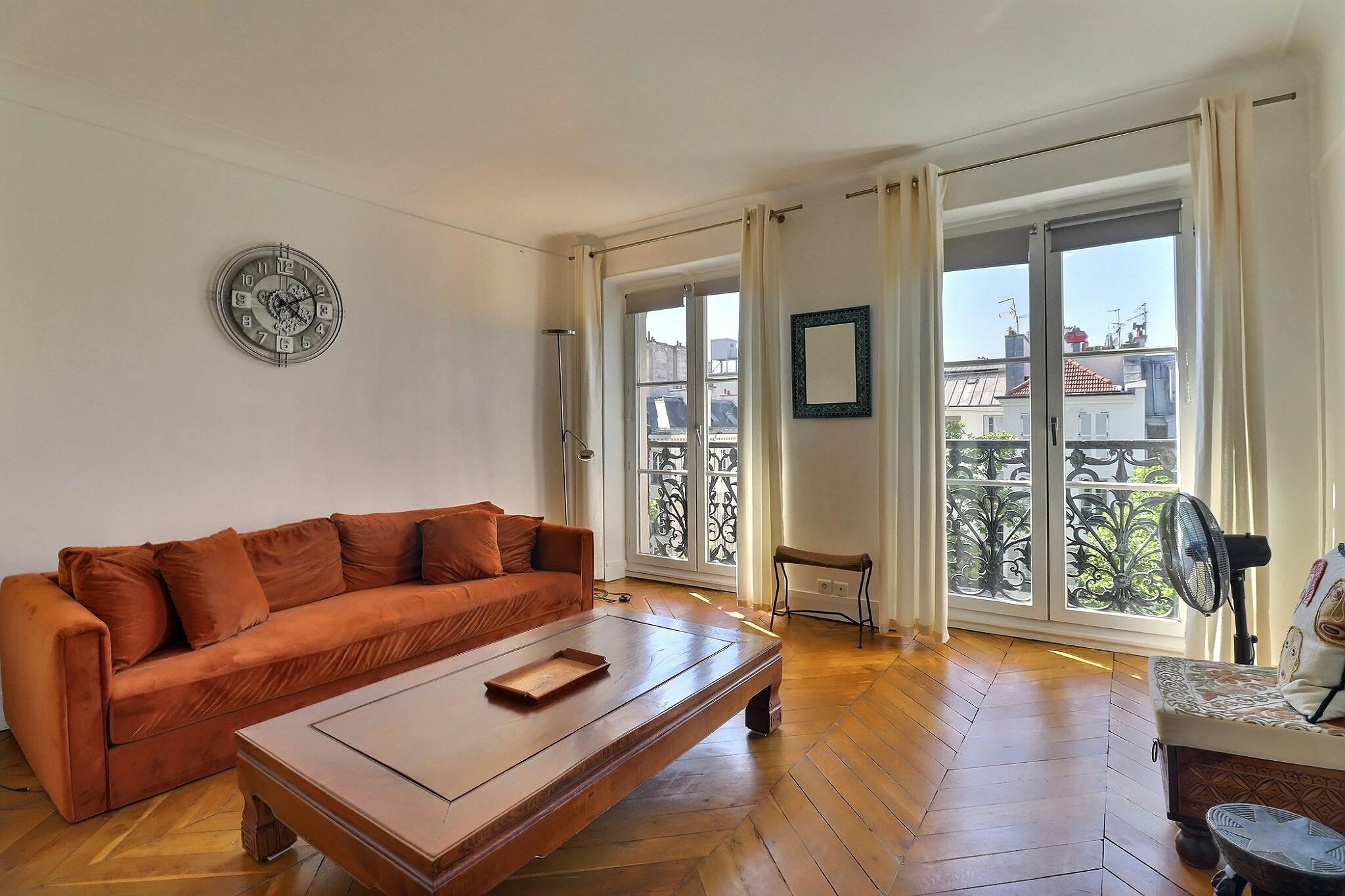 Apartment for rent for €2,916 per month in Paris, Boulevard de Strasbourg
