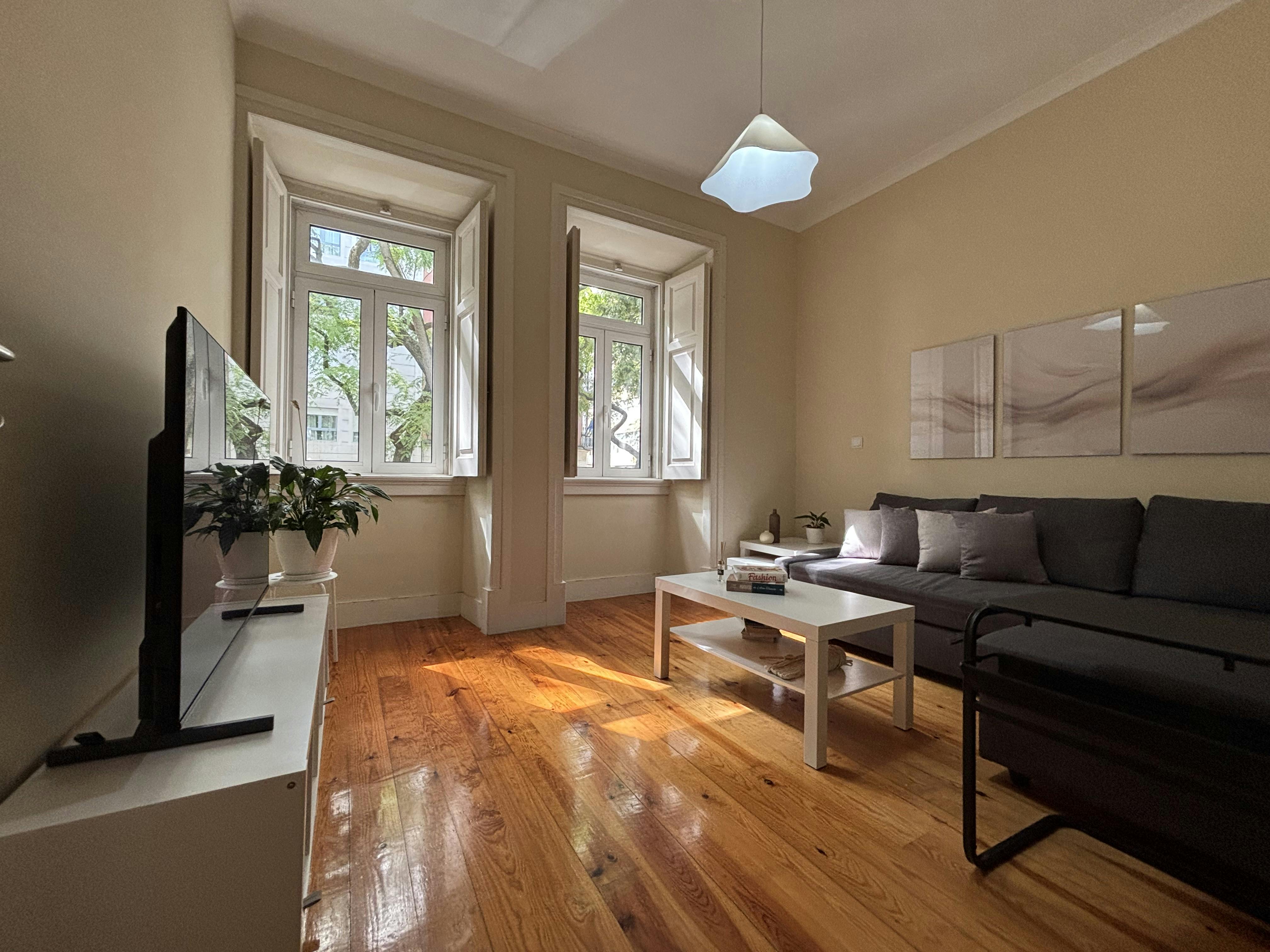 Appartement à louer pour 1 600 €/mois à Lisbon, Campo Pequeno