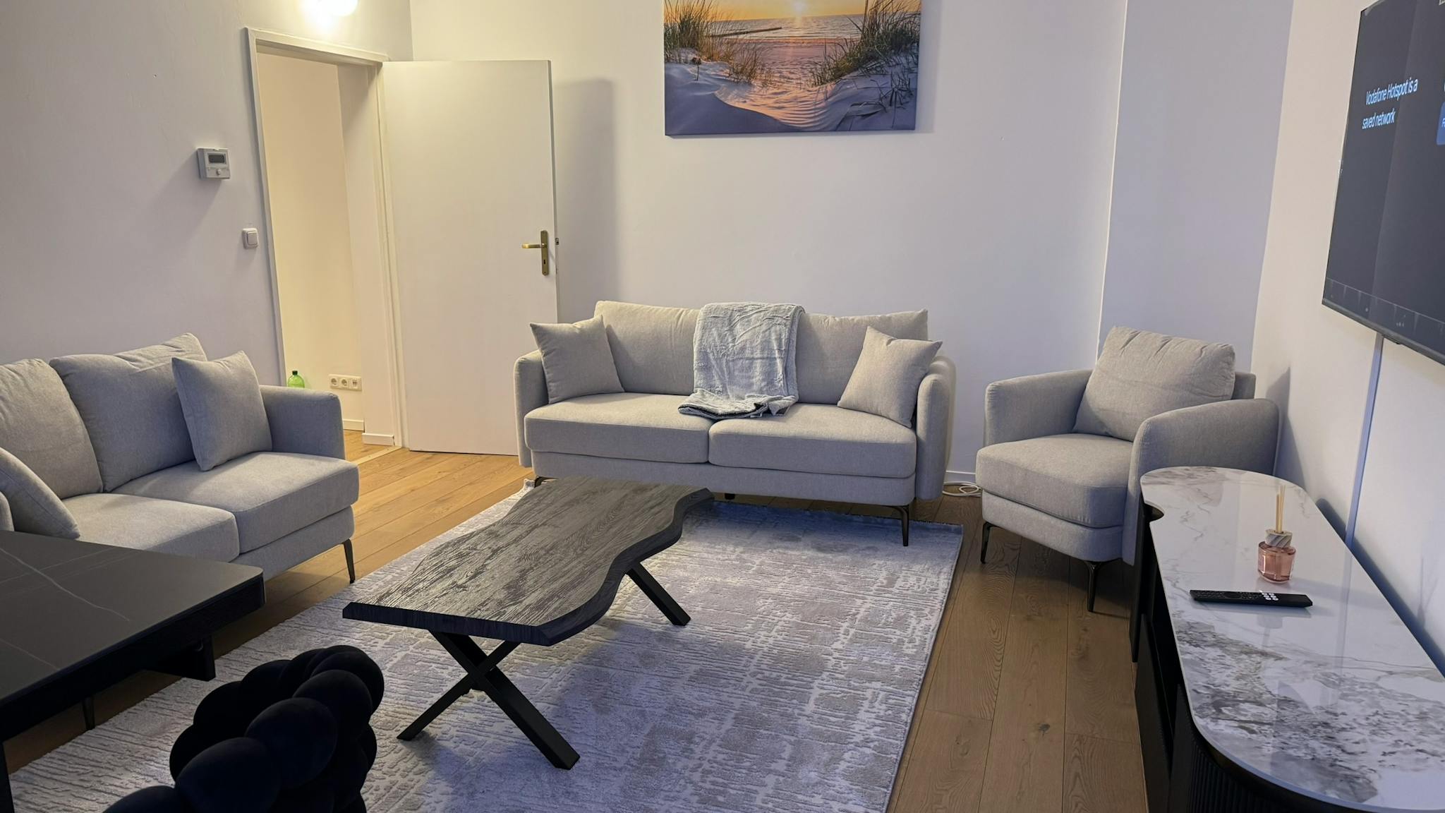 Neue Bergstraße, Berlin preview