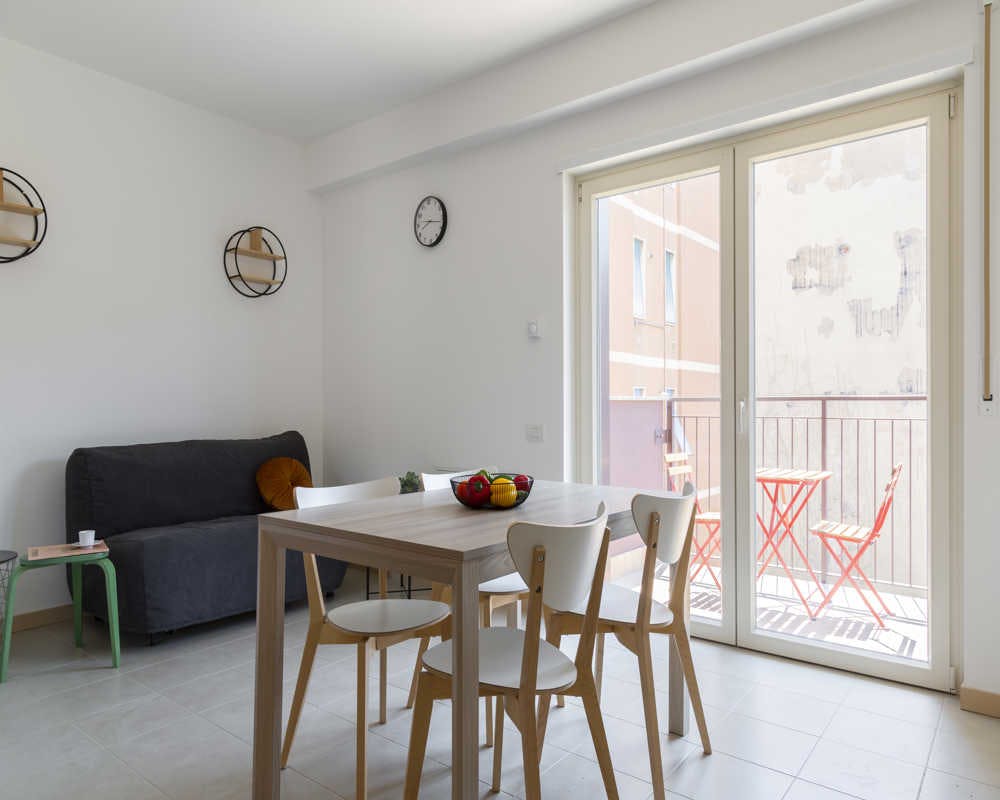 Studio for rent for €1,245 per month in Milan, Via Gardone
