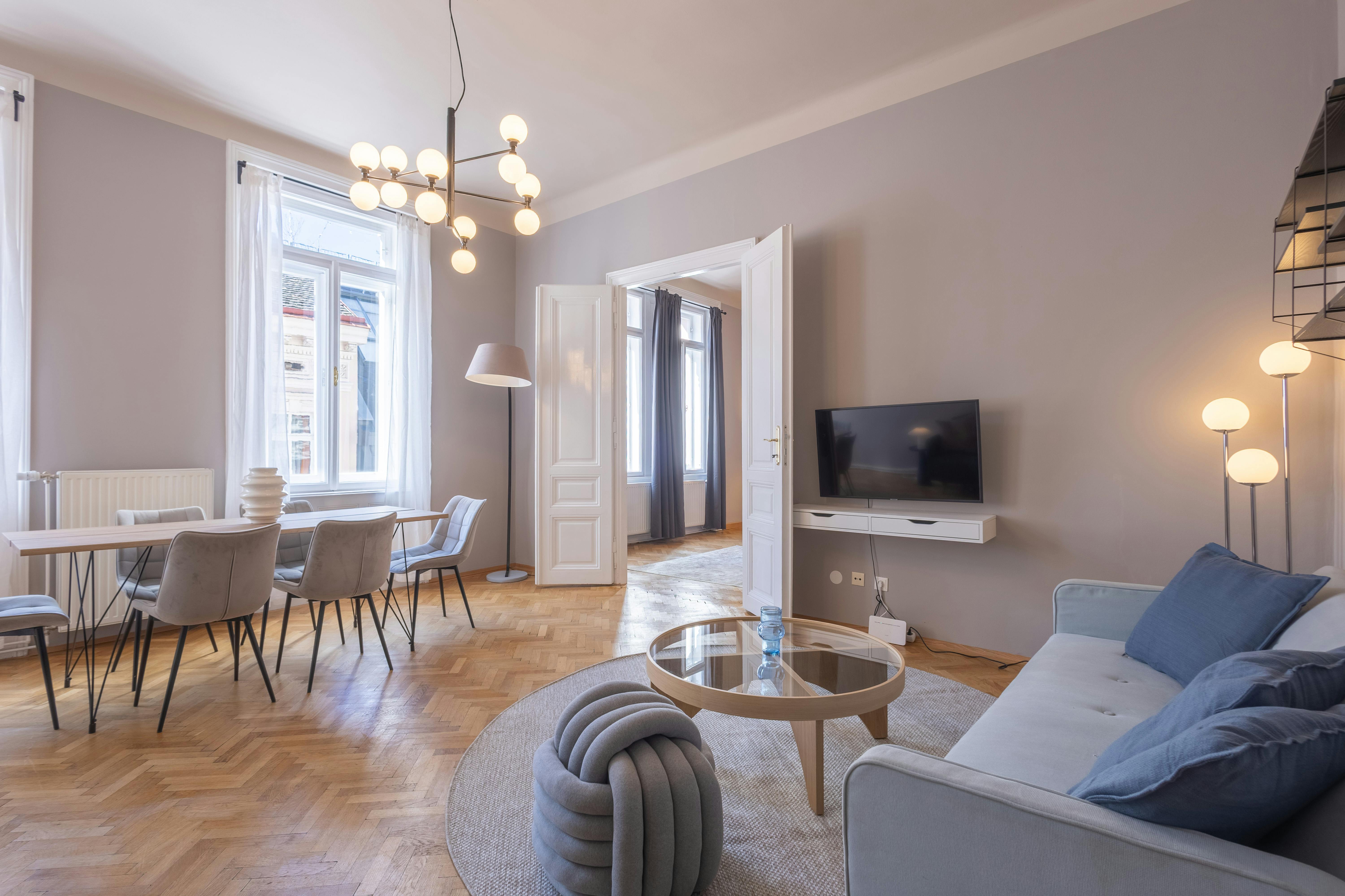 Apartment for rent for €3,200 per month in Vienna, Hirschengasse