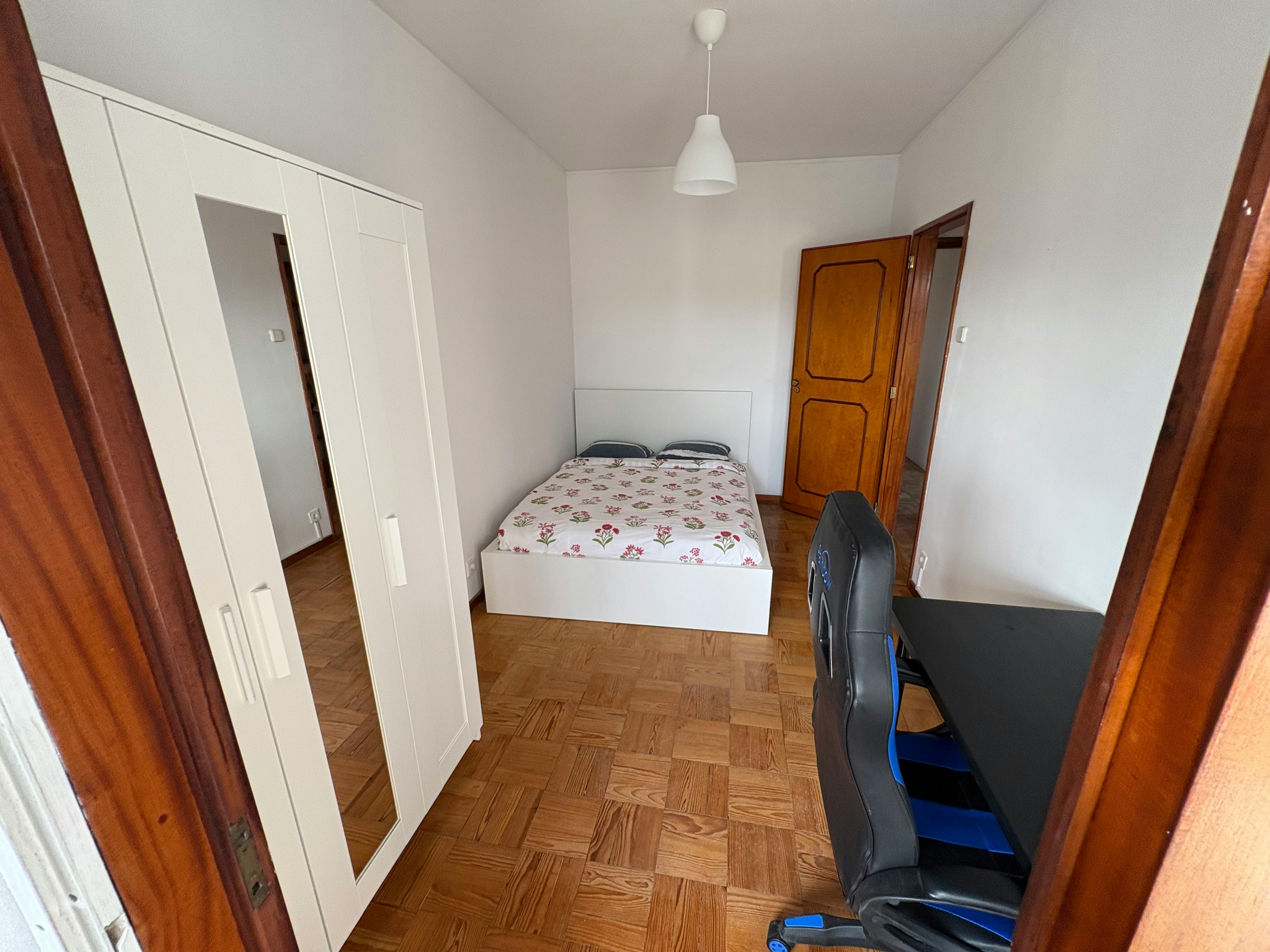 Single room Porto, 1 bed, 15m² — photo 1