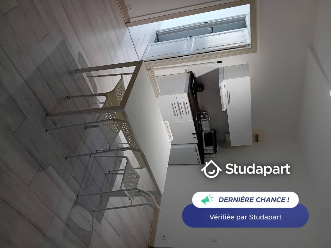 Apartment for rent for €650 per month in Étampes, Rue Brunard