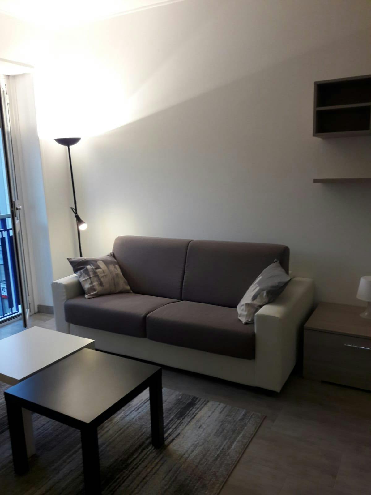 Студія за оренду для 890 EUR на місяць у Milan, Via Giovanni Antonio Amadeo