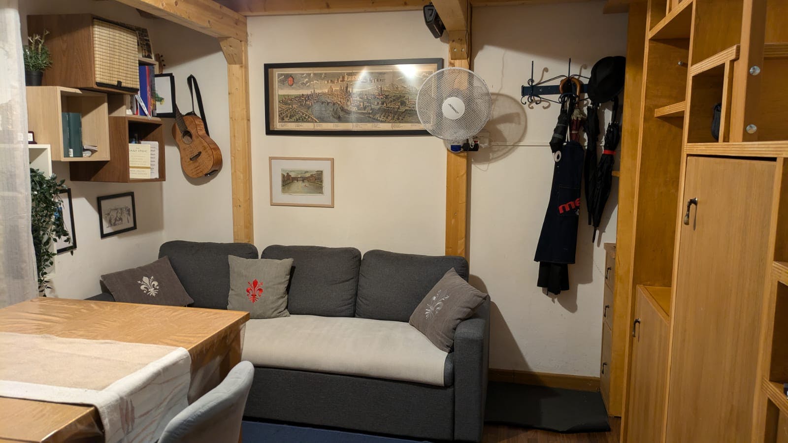 Studio for rent for €1,500 per month in Florence, Via Lorenzo Il Magnifico