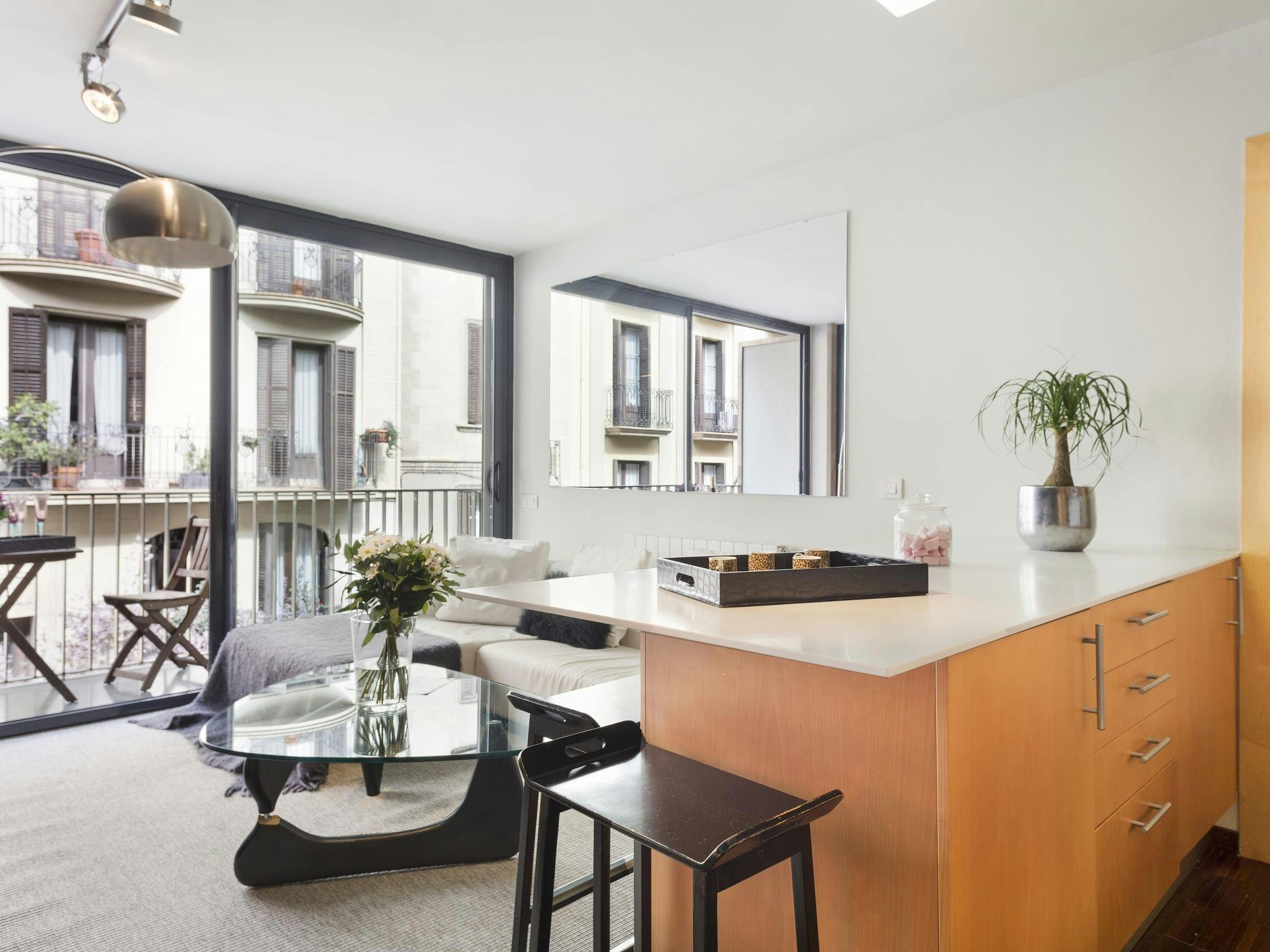 Apartment for rent for €2,750 per month in Barcelona, Carrer de Prats de Molló