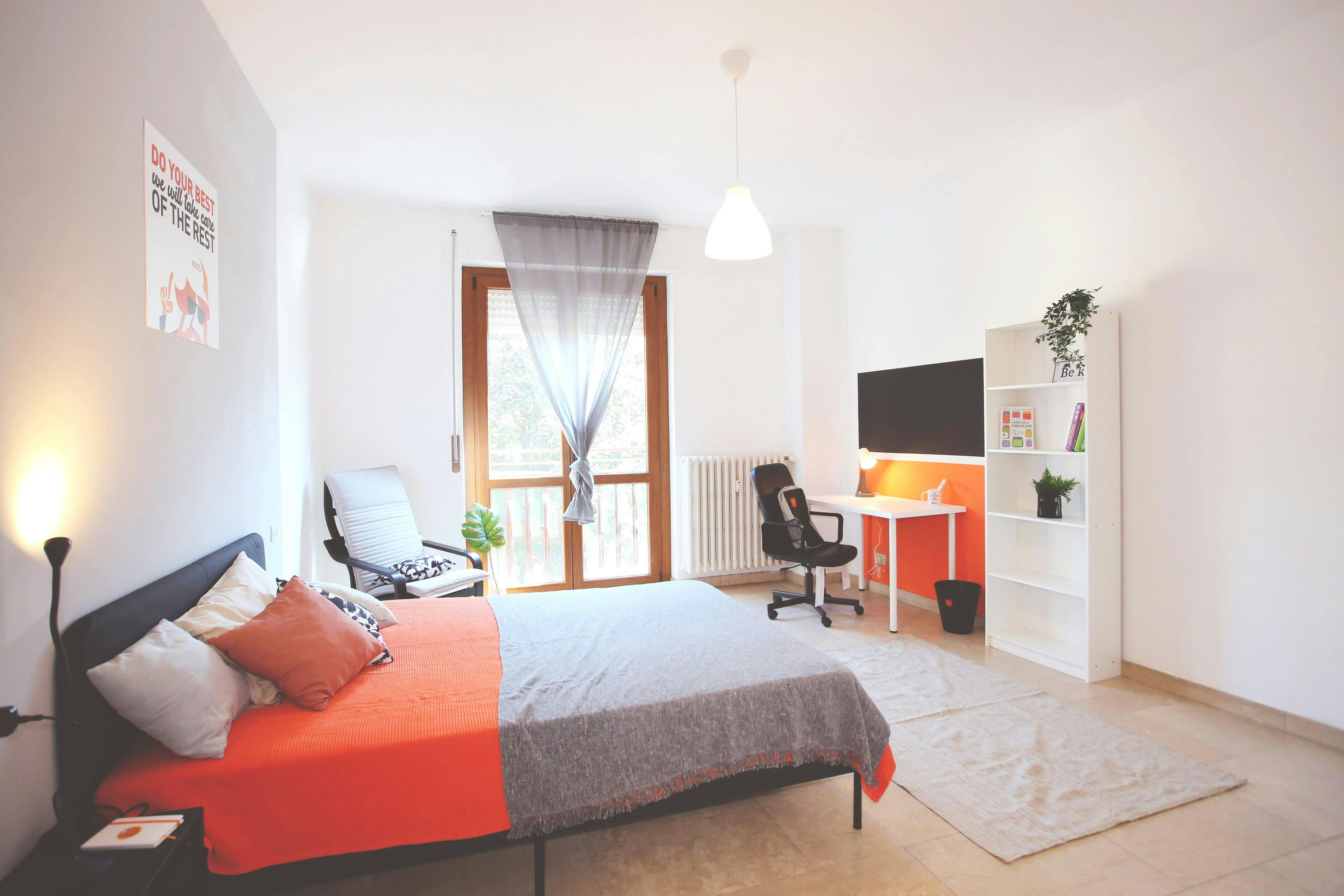 Single room Lecco, 1 bed, 18m² — photo 1