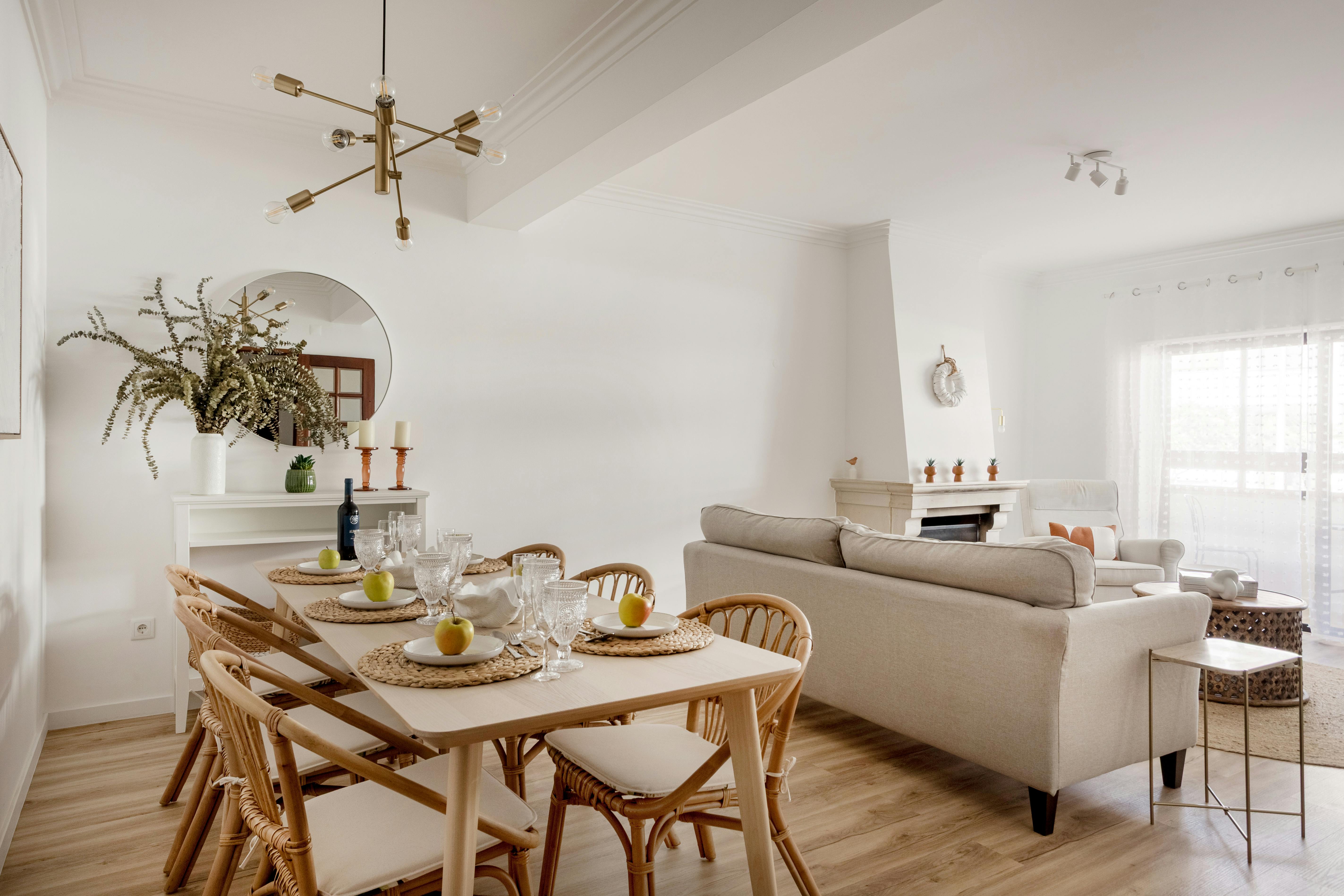 Apartment for rent for €5,720 per month in Cascais, Rua das Romãzeiras