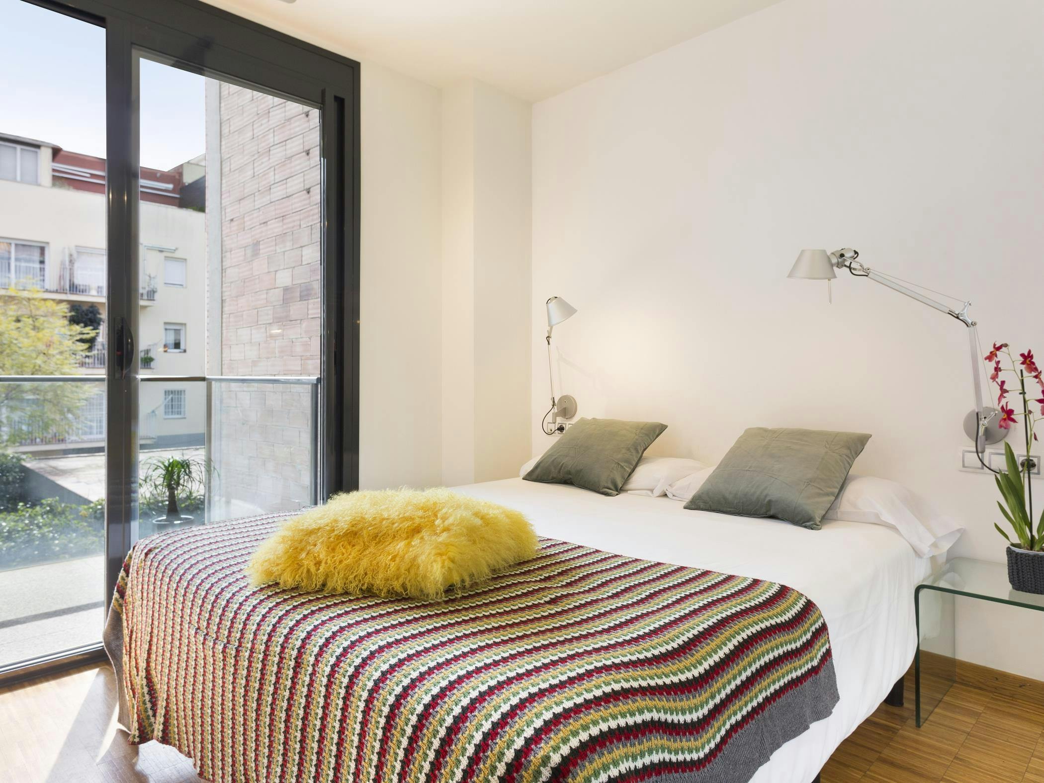 Apartment for rent for €3,520 per month in Barcelona, Carrer de Prats de Molló
