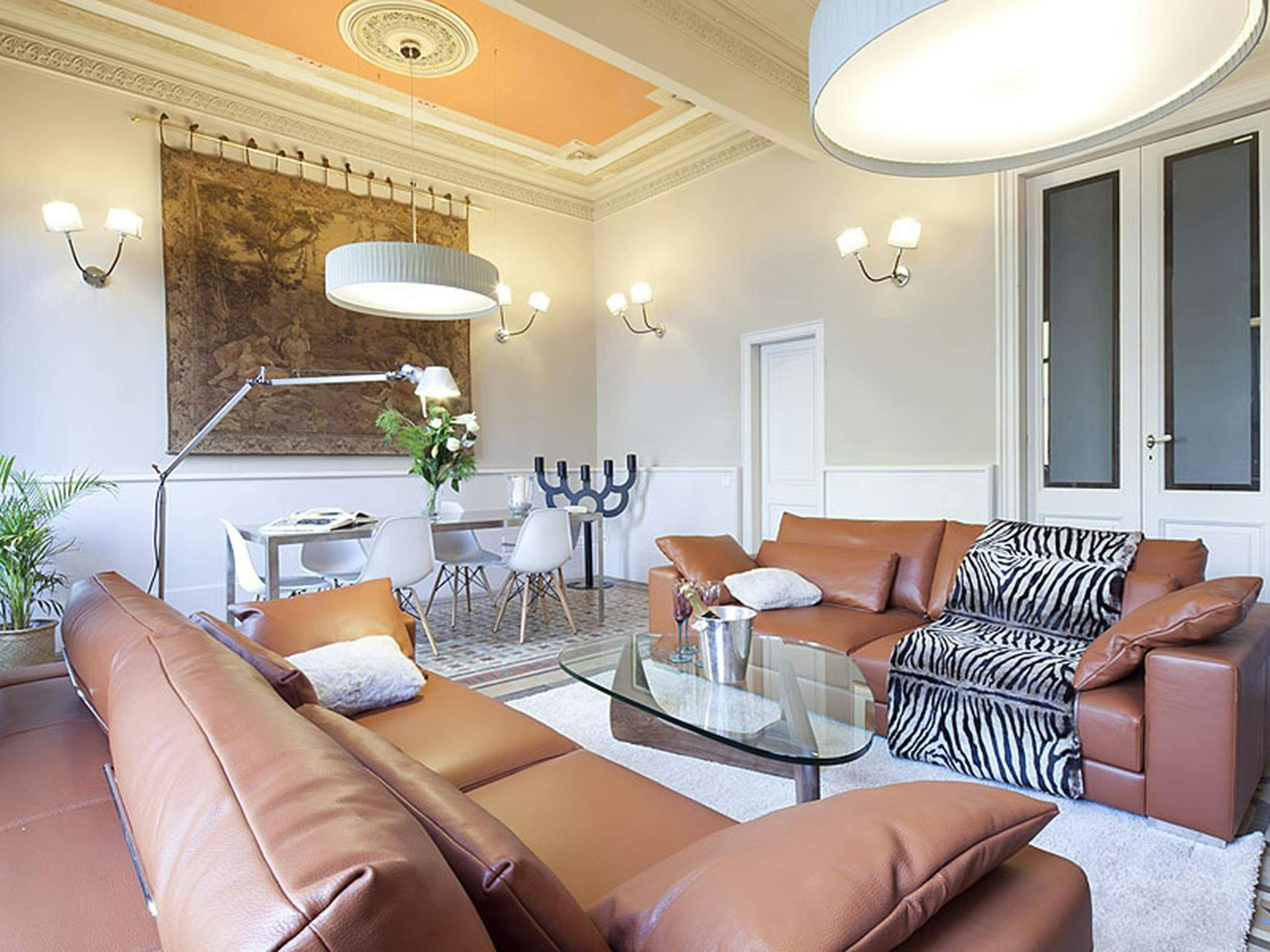 Apartment for rent for €4,400 per month in Barcelona, Rambla de Catalunya