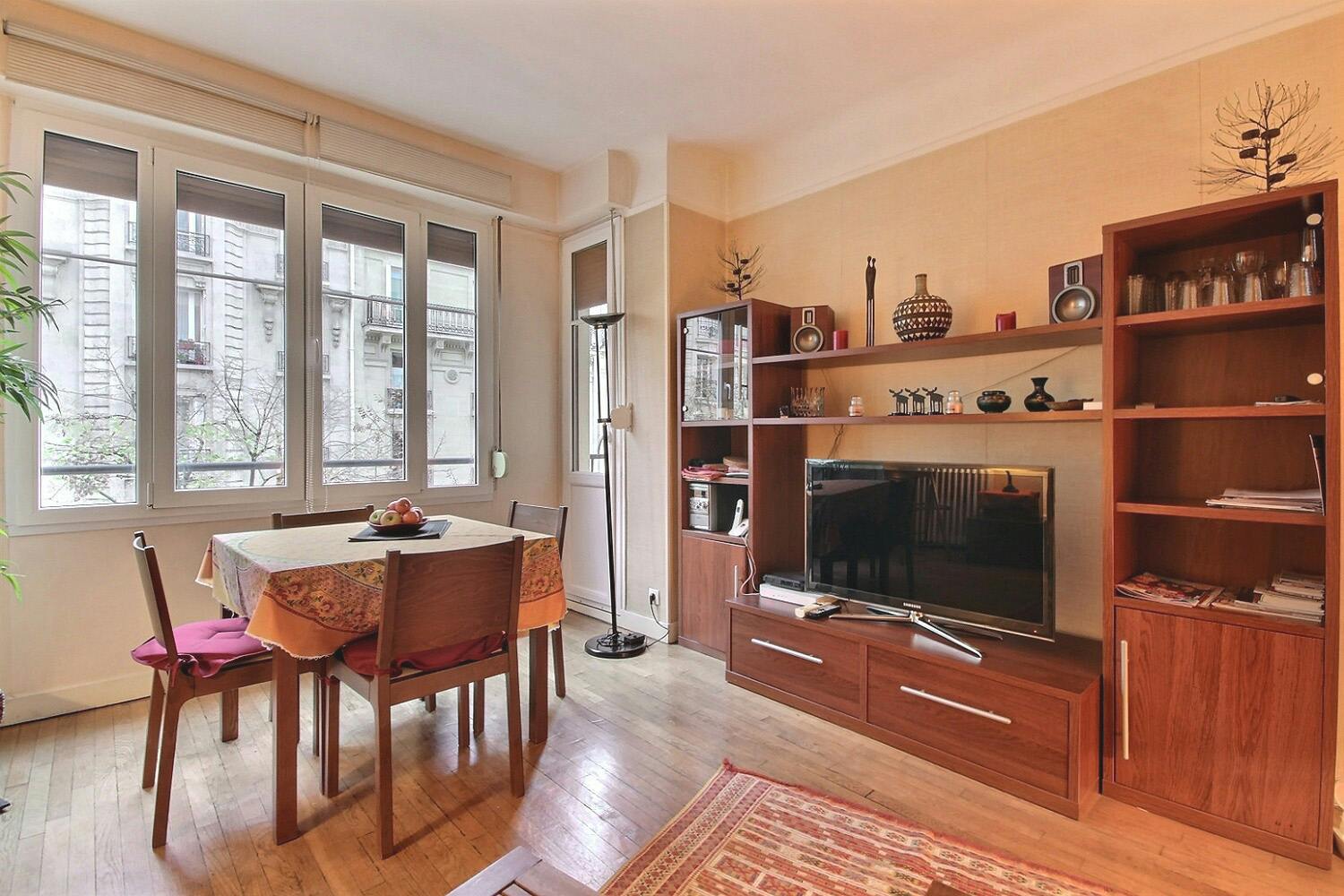 Apartment for rent for €2,009 per month in Paris, Rue Taine
