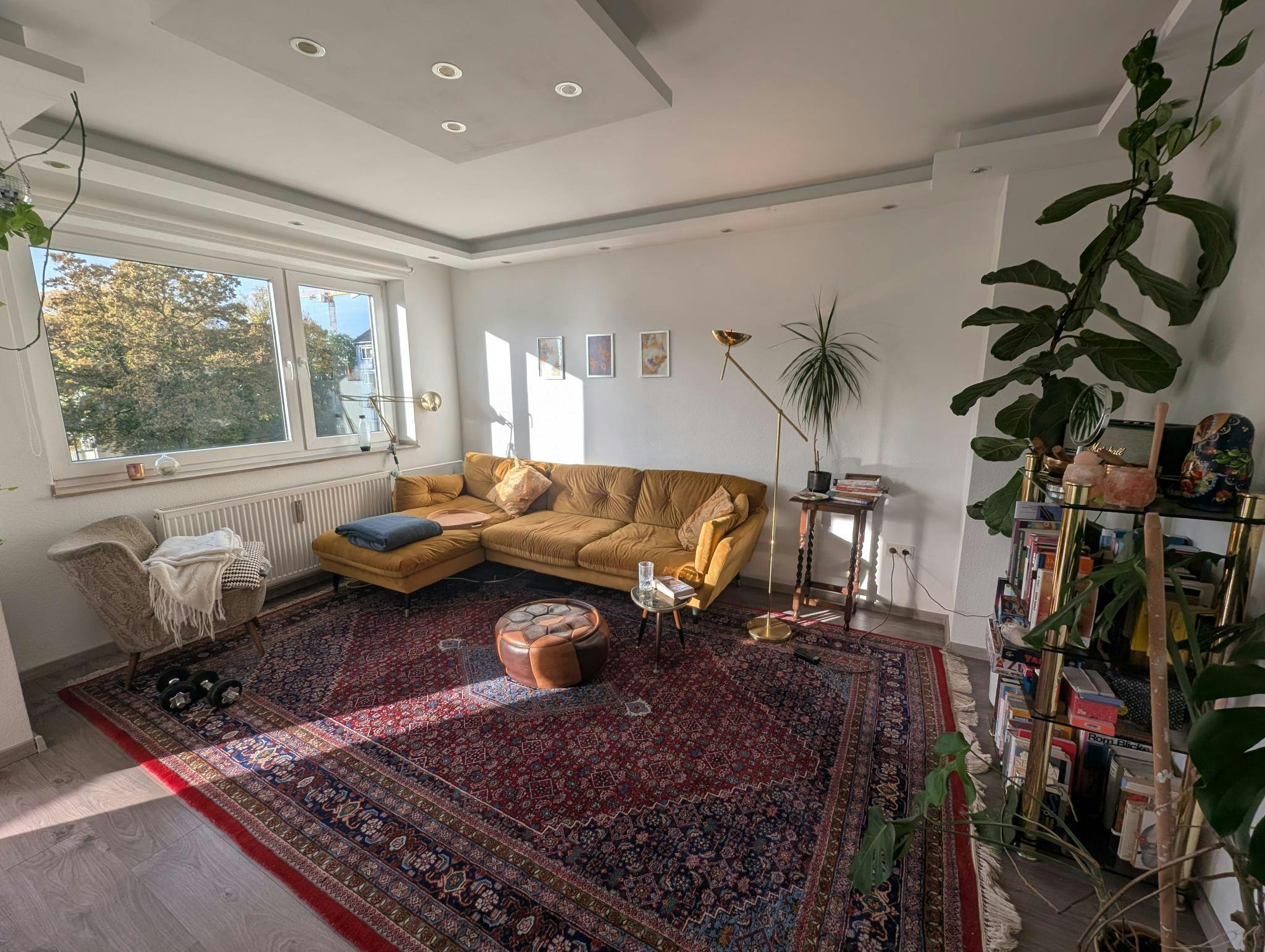 大楼 正在以 €1,490 的月租出租，其位于 Köln, Heinrich-von-Stephan-Straße