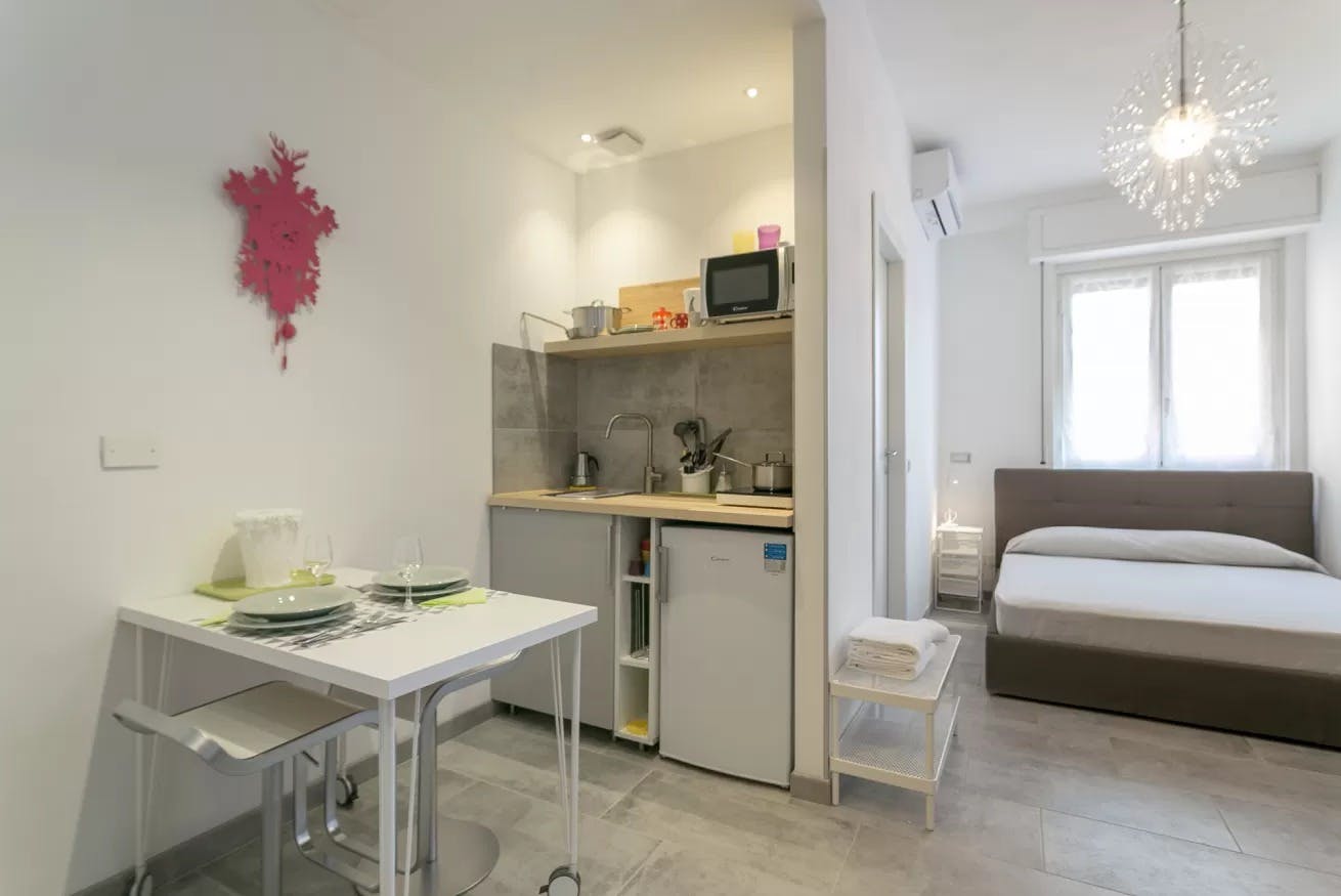 Studio for rent for €264,000 per month in Milan, Via Cristoforo Gluck