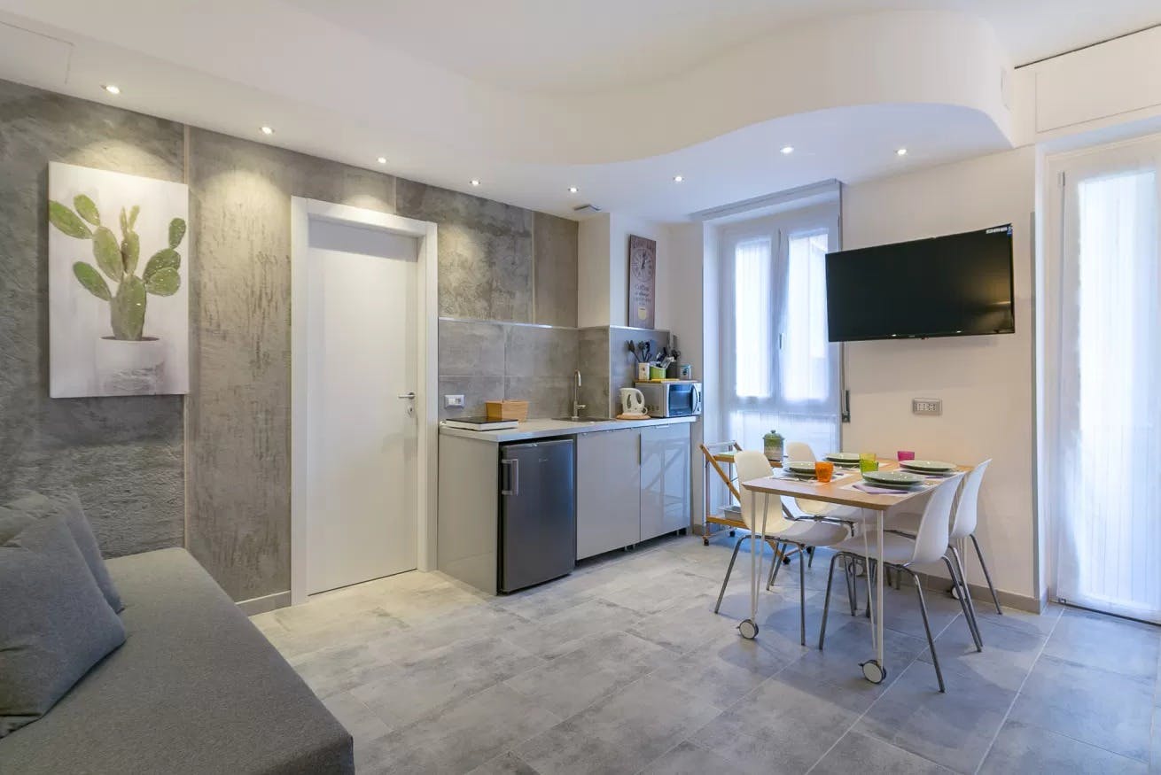 Studio for rent for €264,000 per month in Milan, Via Gianfranco Zuretti