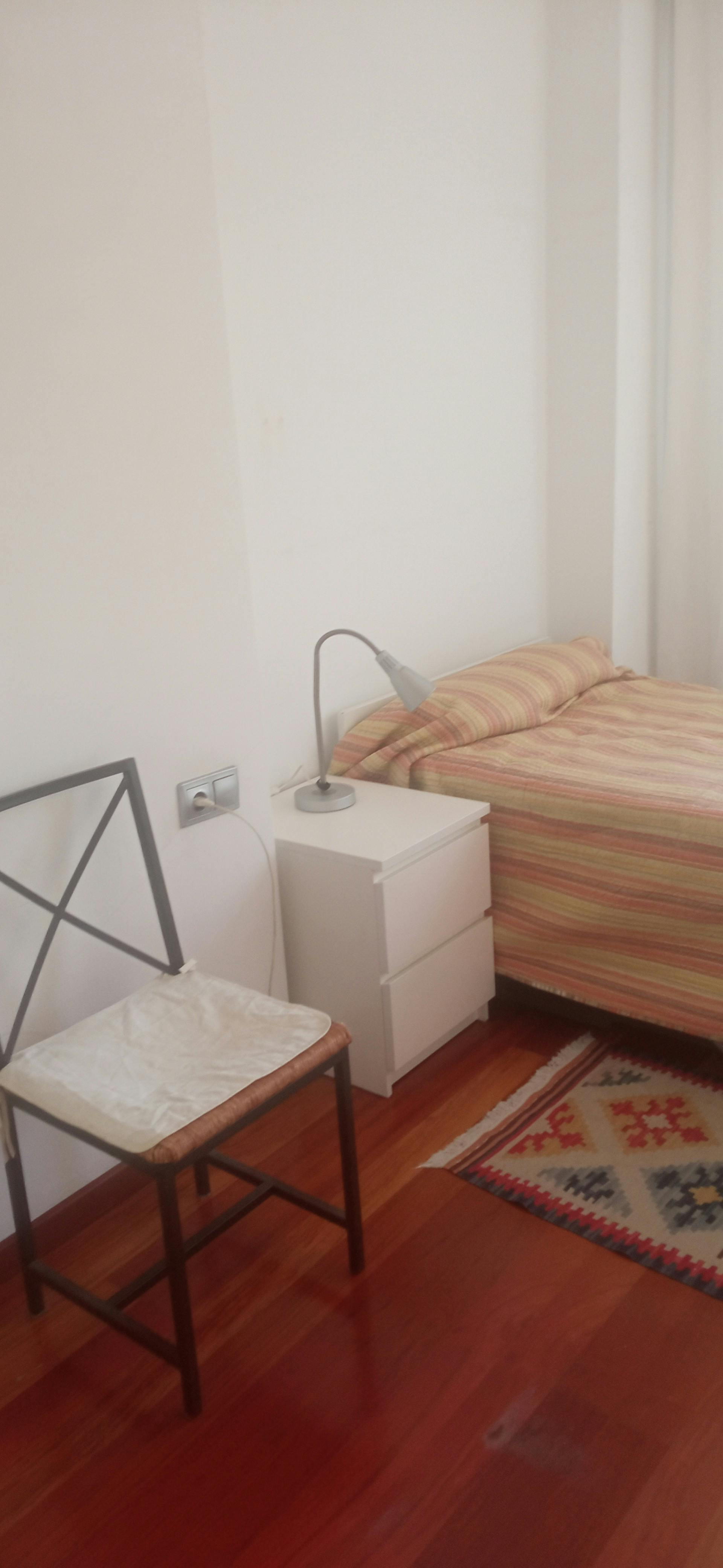 Private room for rent for €550 per month in Valencia, Carrer dels Soguers
