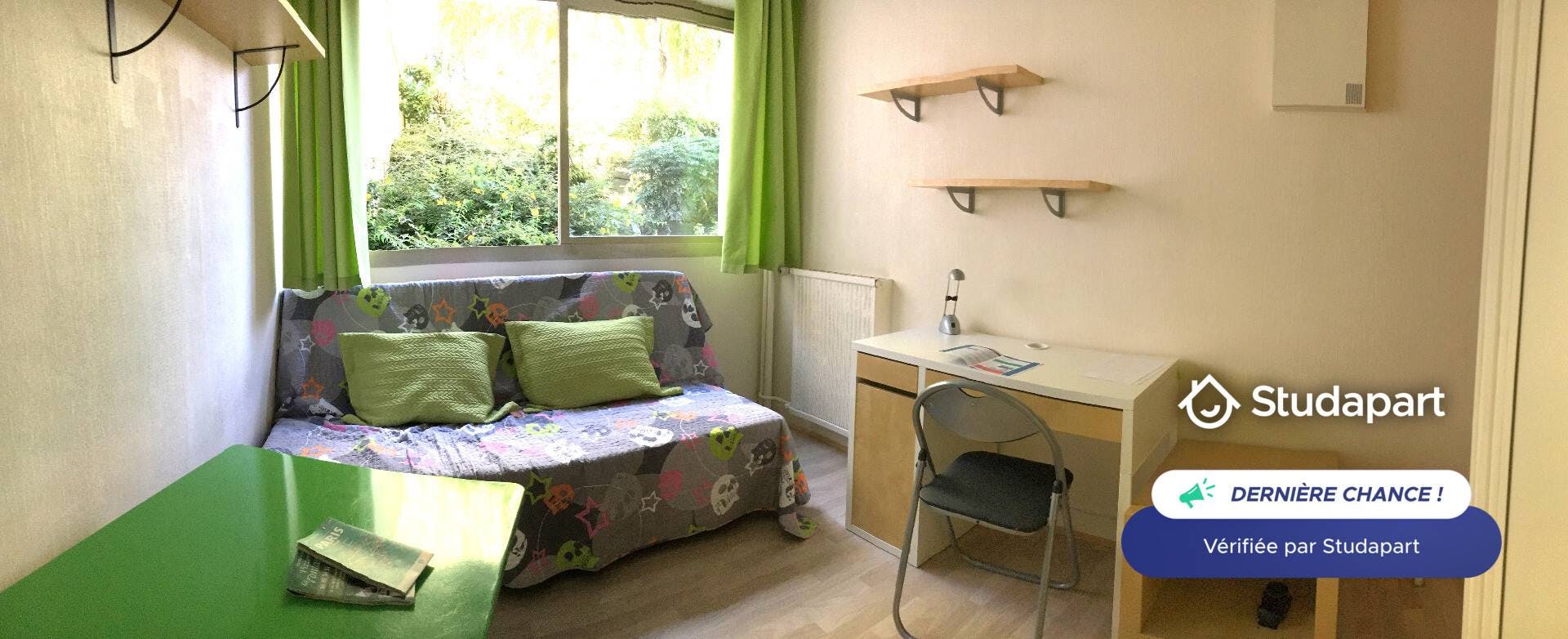 Apartment for rent for €550 per month in Saint-Germain-en-Laye, Rue de la Croix de Fer