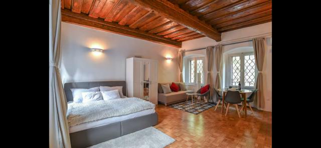 Studio for rent for €1,090 per month in Ljubljana, Ciril-Metodov trg