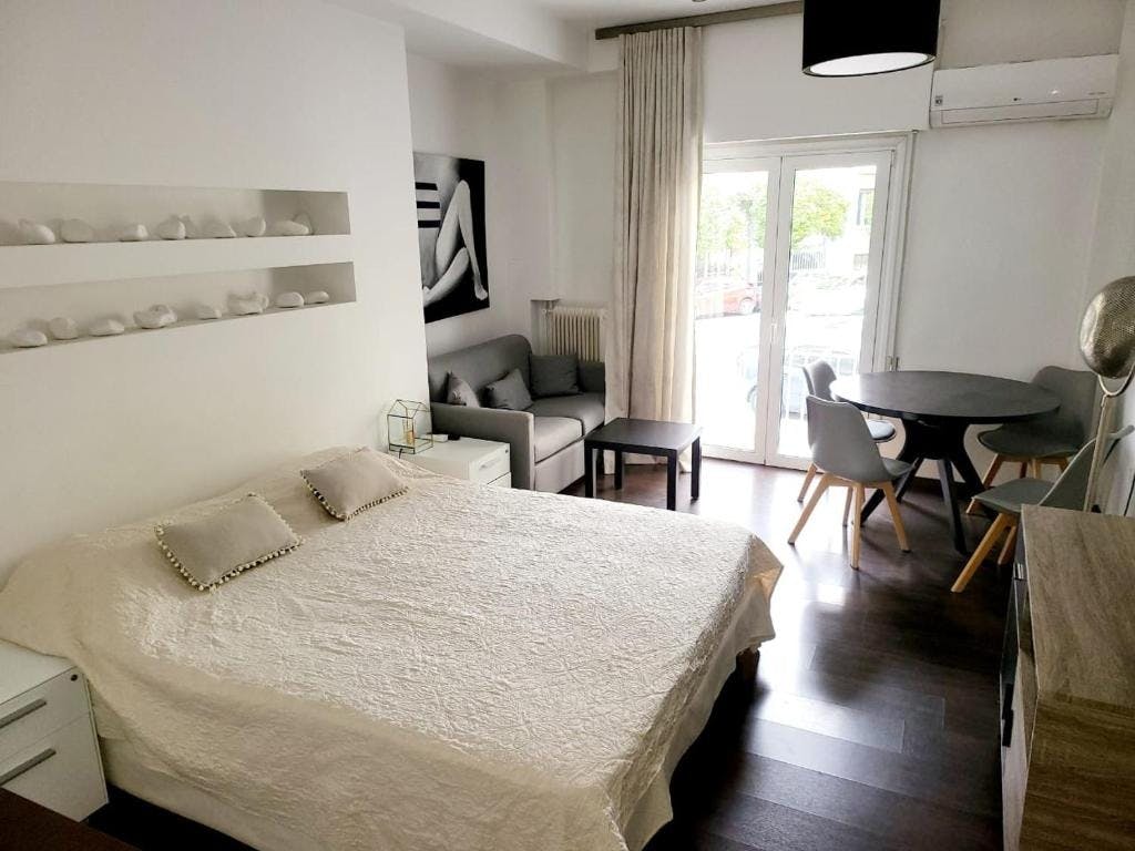 Garsonieră de închiriat pentru 900 EUR pe lună în Athina, Strateon