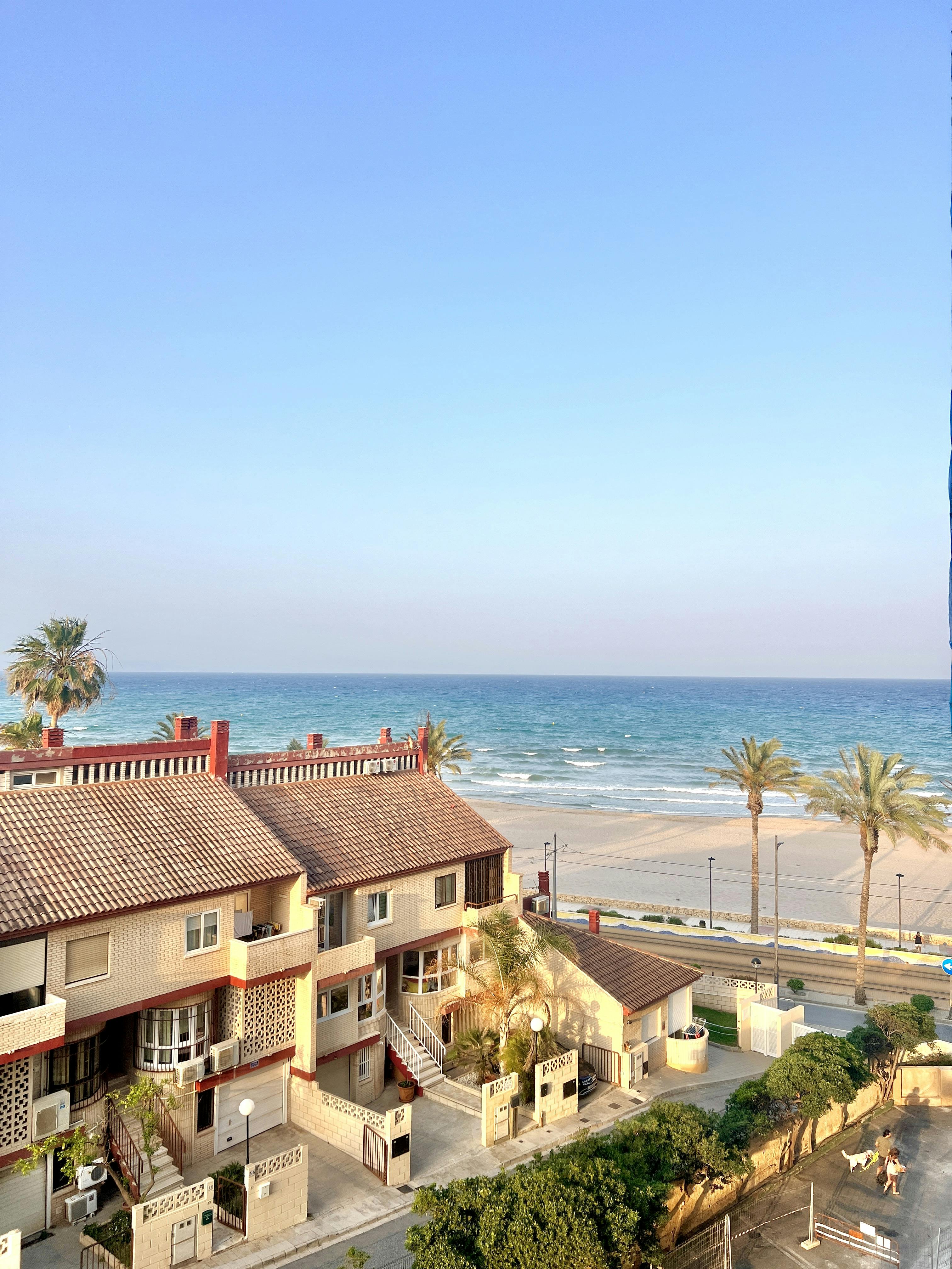 Apartment for rent for €1,300 per month in El Campello, Avenida Jaime I el Conquistador