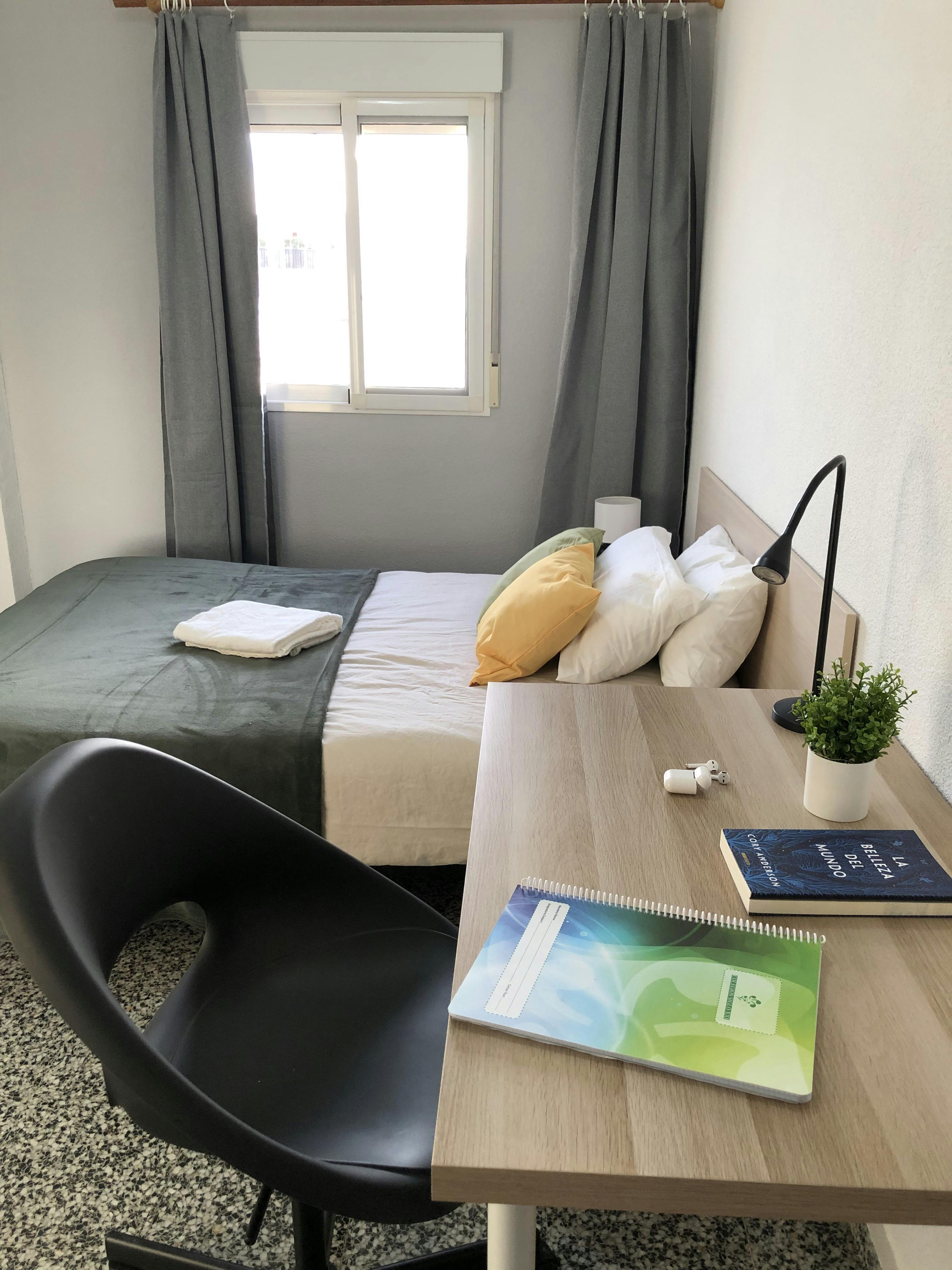 Shared room for rent for €400 per month in Burjassot, Carretera de Llíria