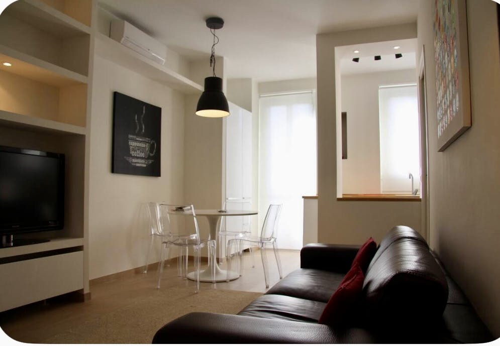 Apartment for rent for €1,700 per month in Milan, Via Carlo Poma