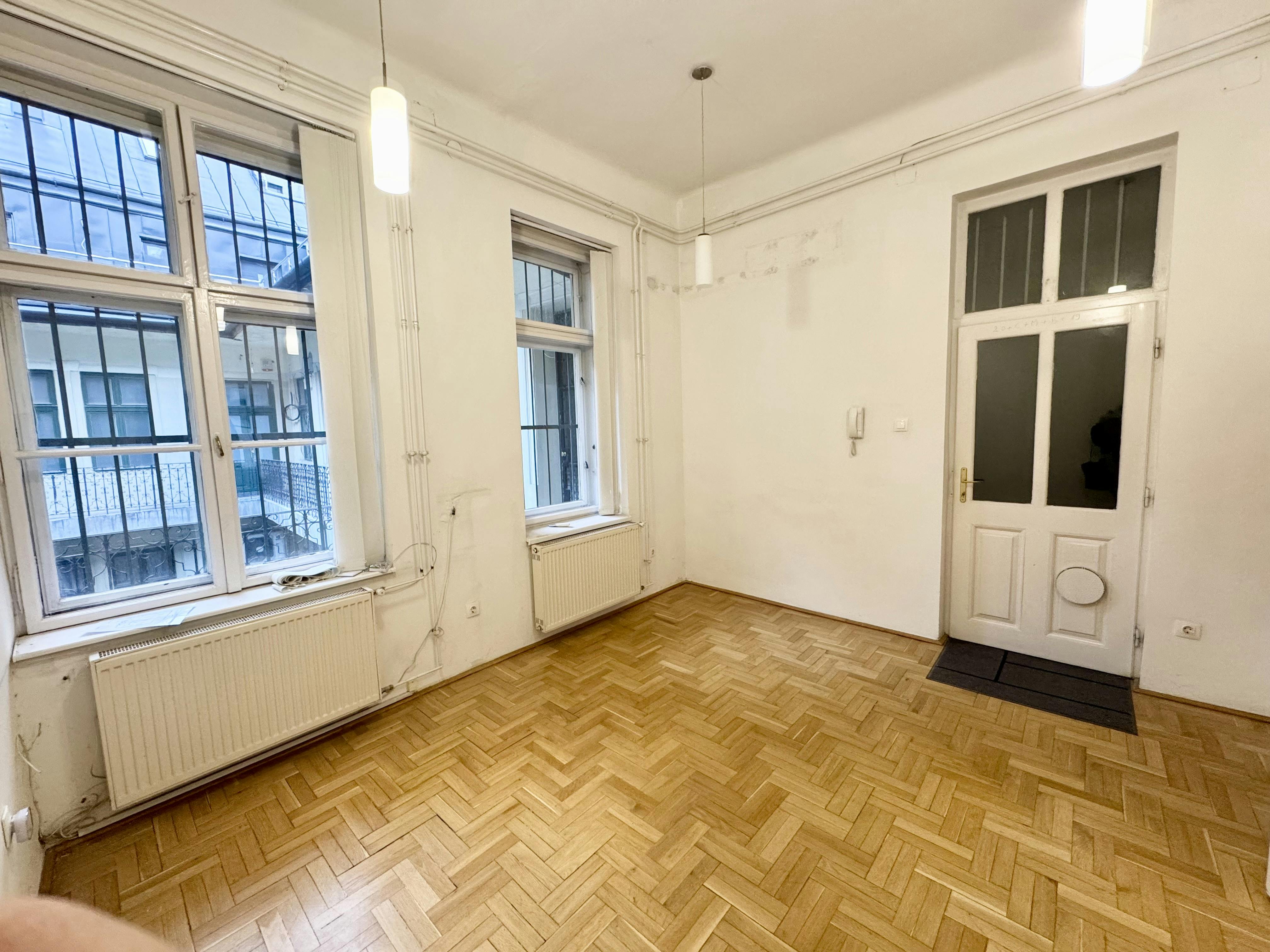 Révay utca, Budapest preview