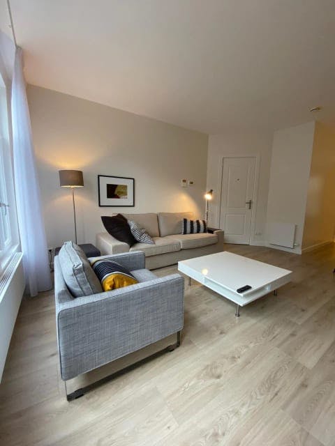 Appartement te huur voor € 4.650 per maand in Amsterdam, Groenburgwal